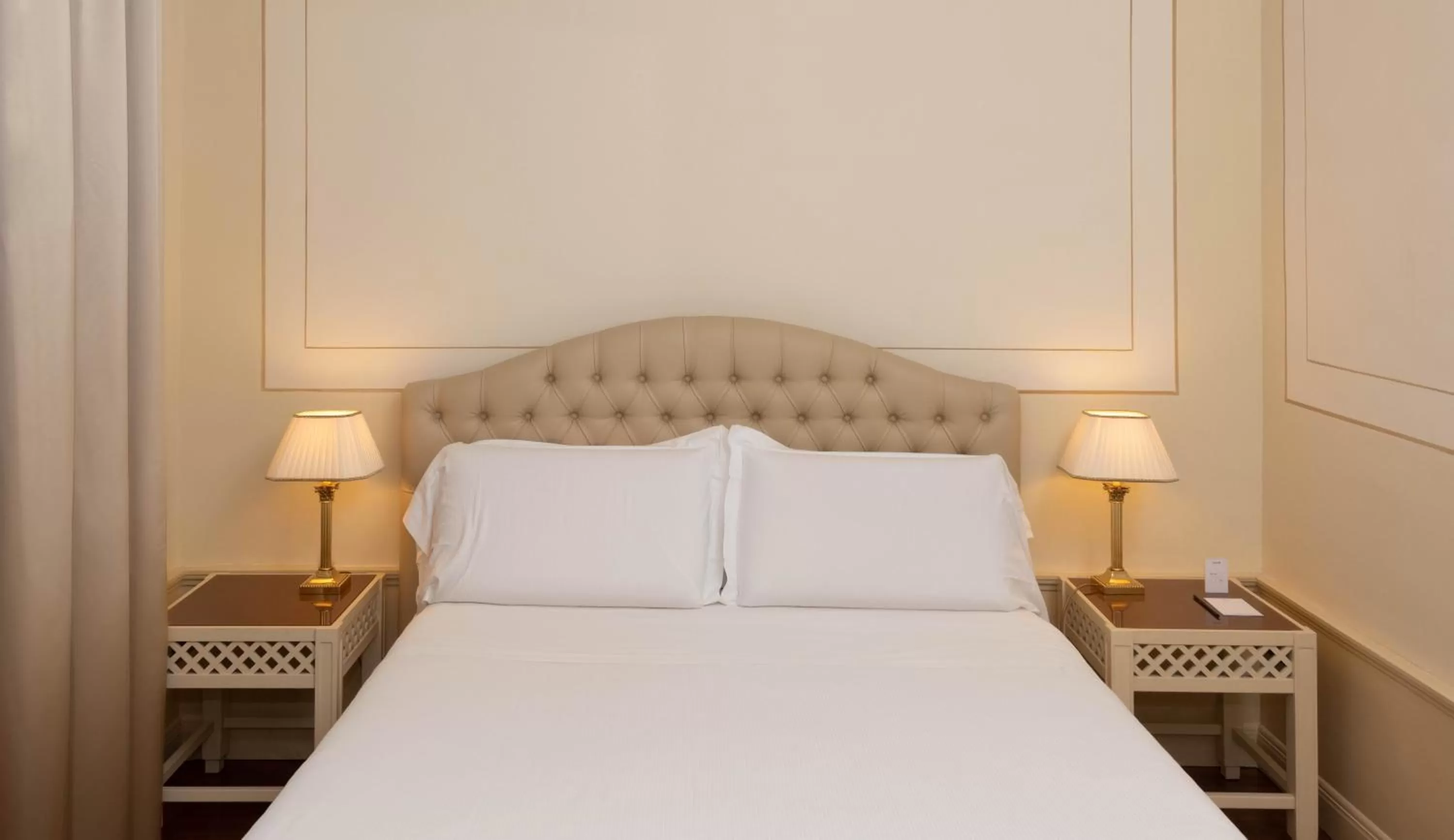 Bedroom, Bed in Radisson Blu GHR Rome