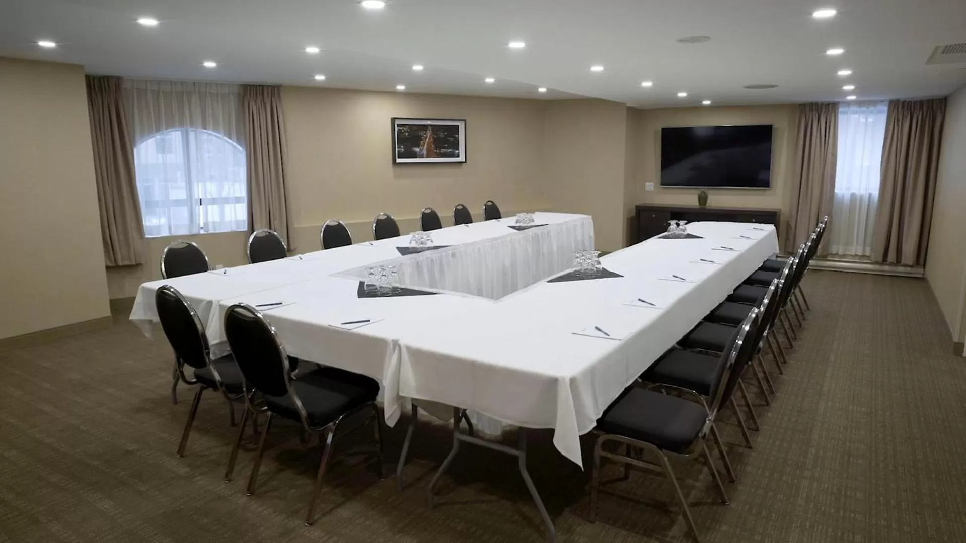 Business facilities in Les Suites Hotel Ottawa