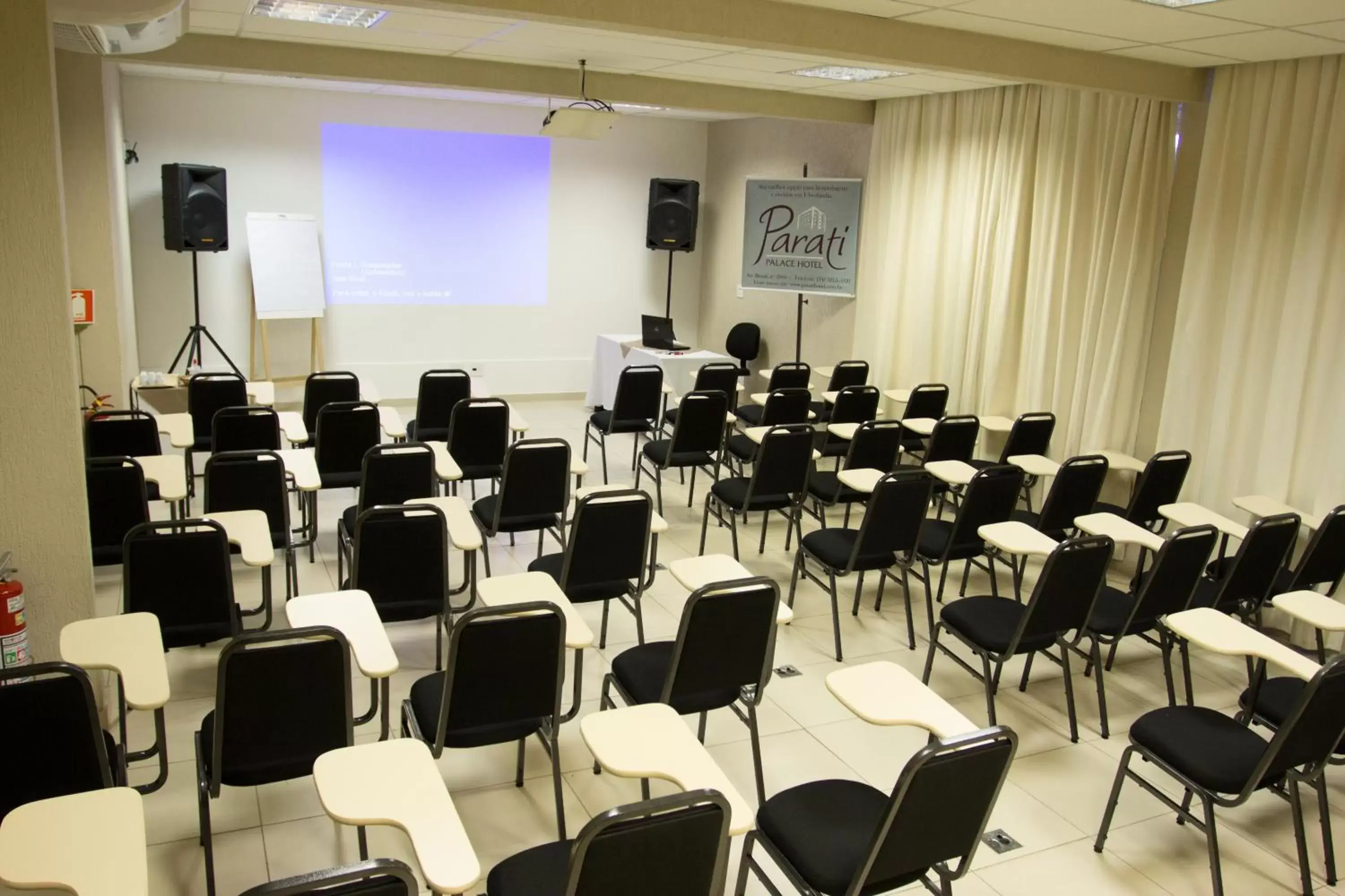 Meeting/conference room in Hotel Parati Minas