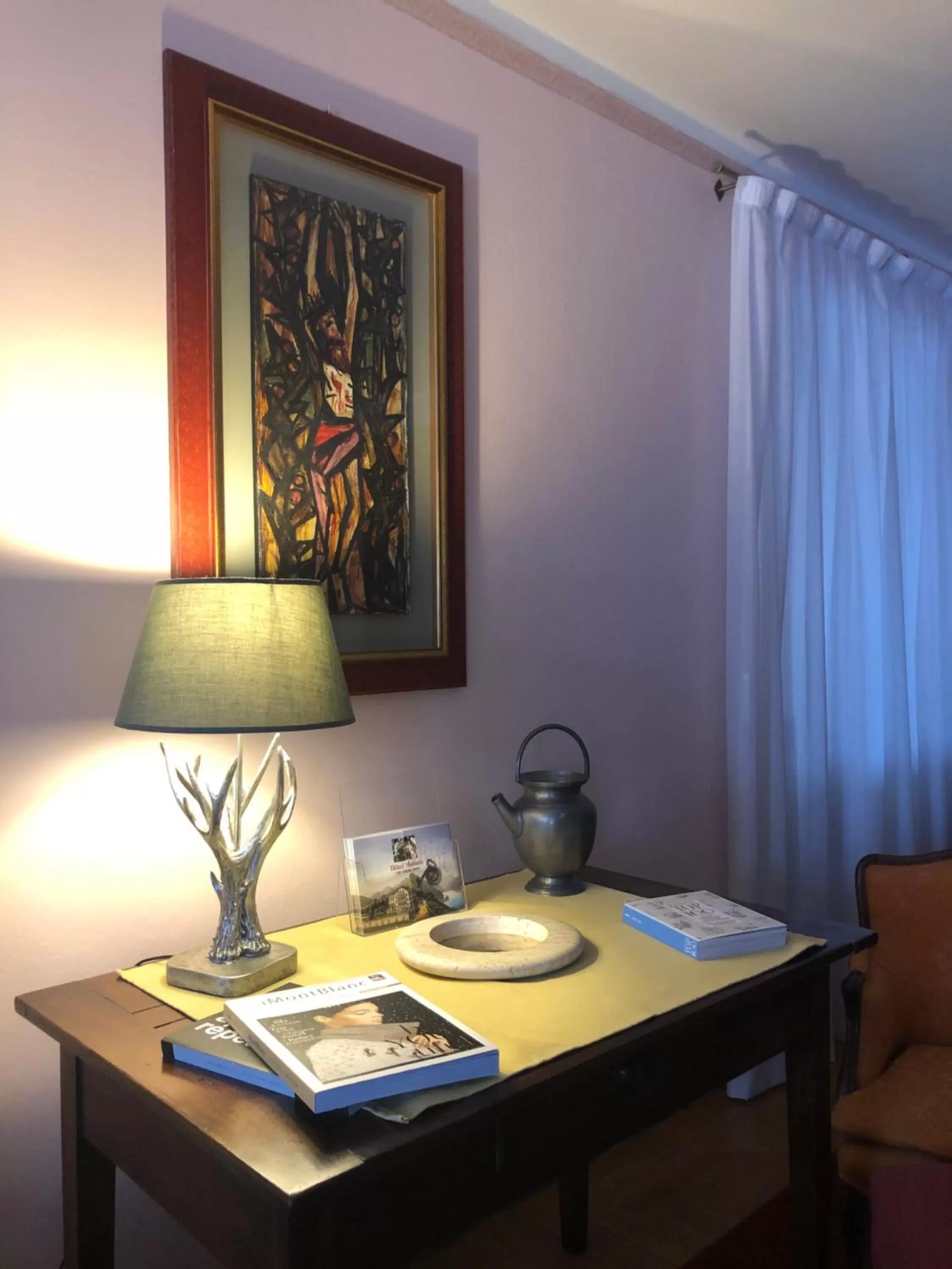 Seating area in Centrale