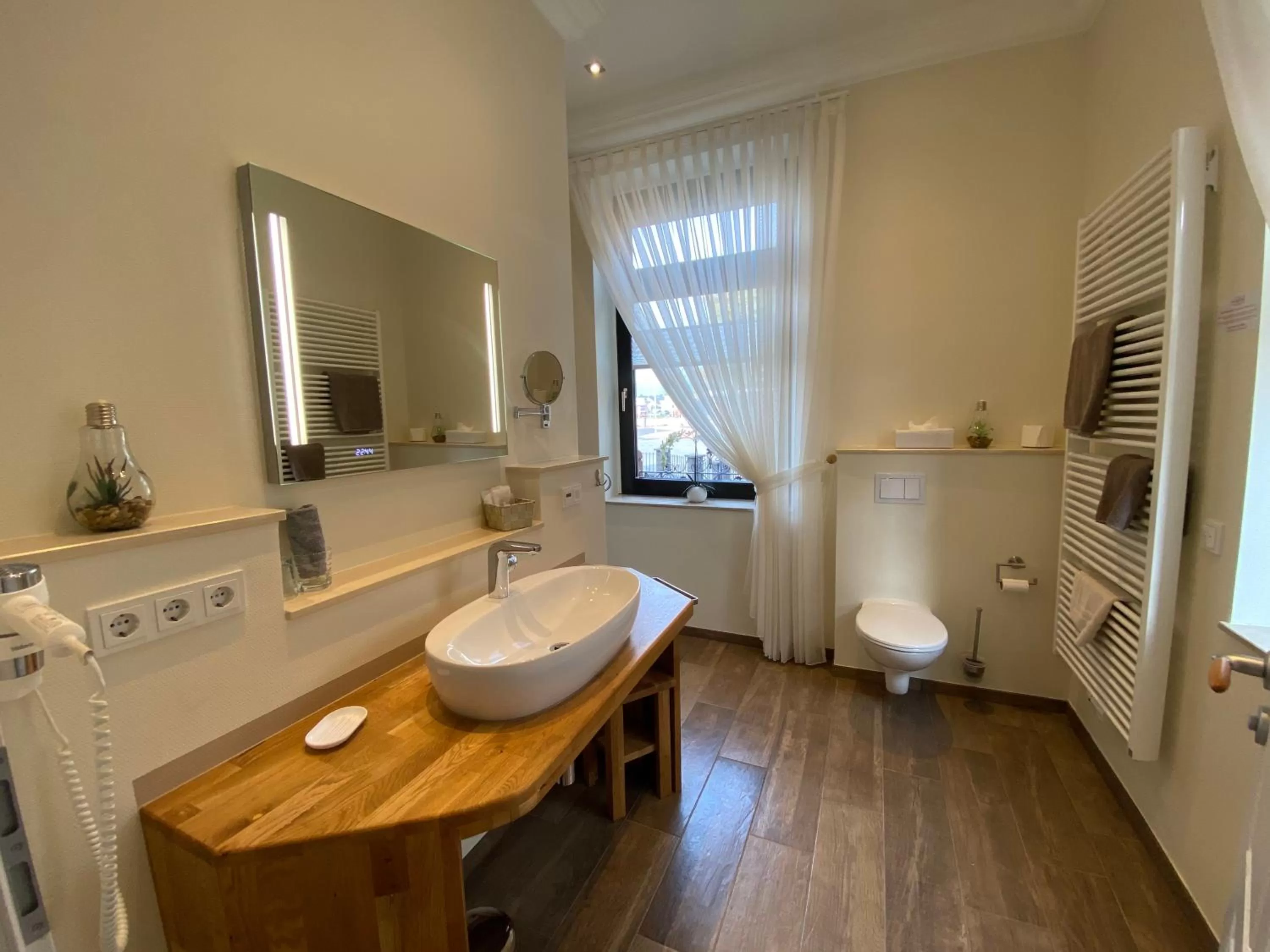 Bathroom in Hotel Hessischer Hof