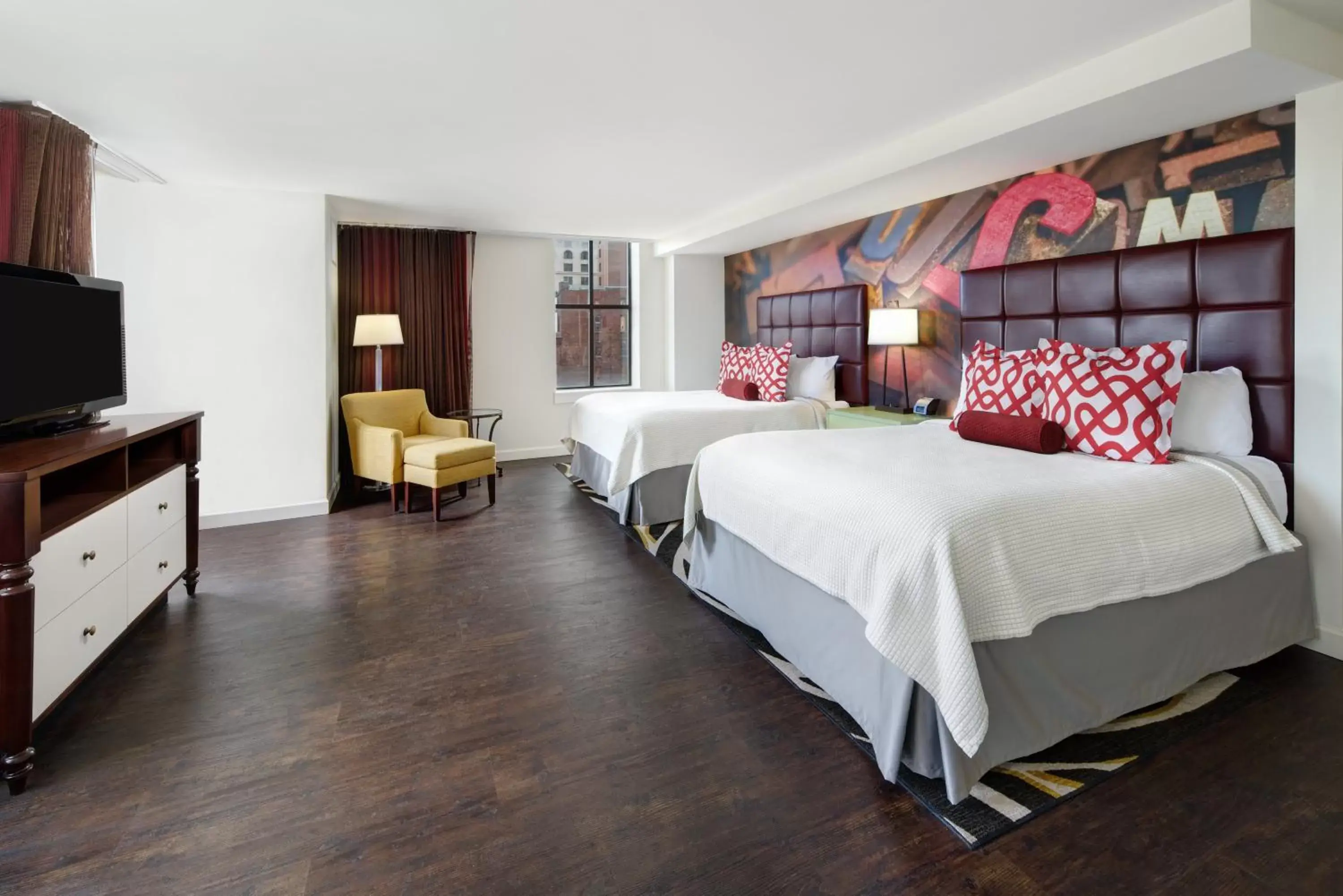 Photo of the whole room, Bed in Hotel Indigo Nashville - The Countrypolitan