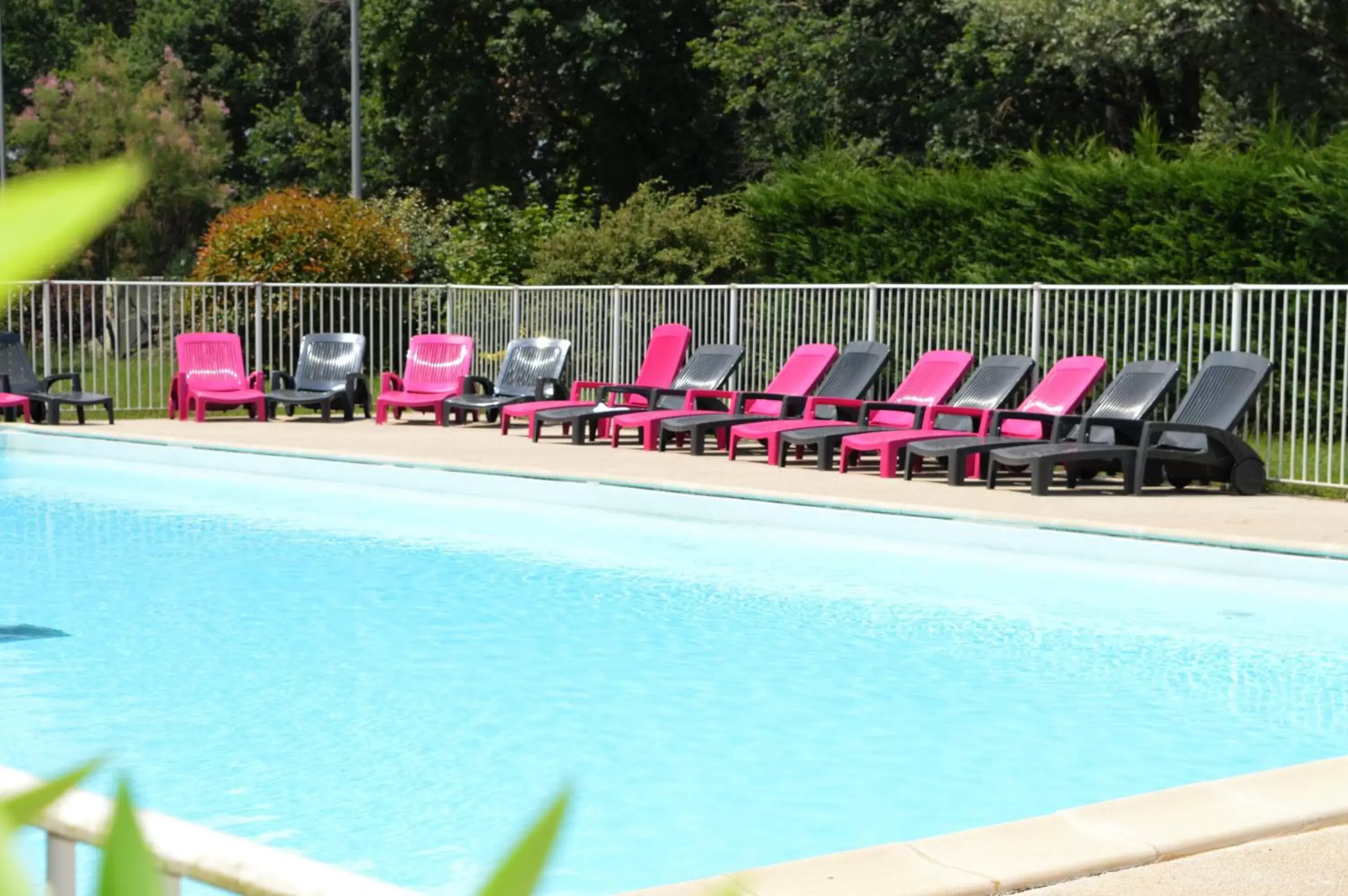 Swimming Pool in Zenitude Hôtel-Résidences Bordeaux Aéroport Mérignac