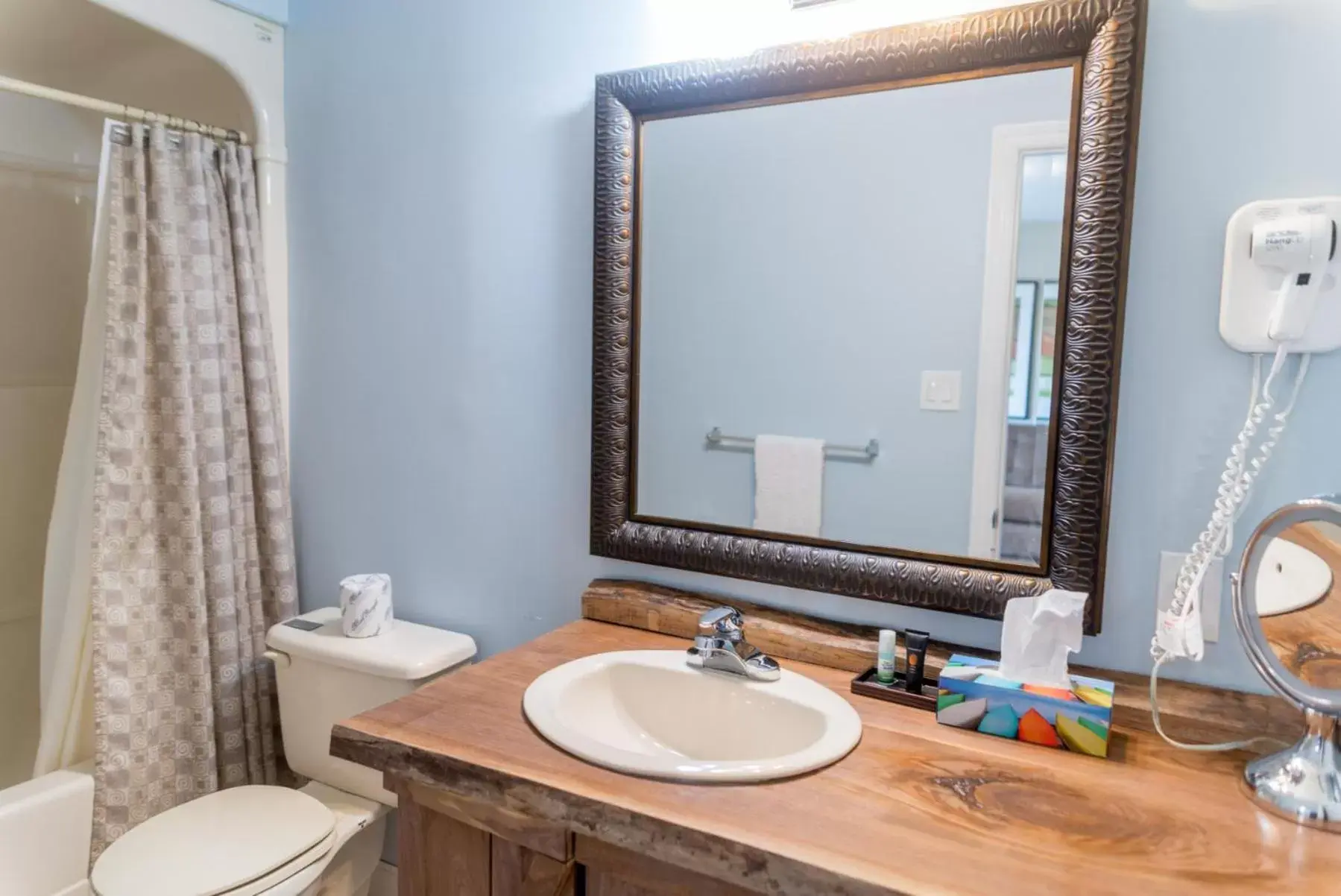 Shower, Bathroom in Rawley Resort, Spa & Marina