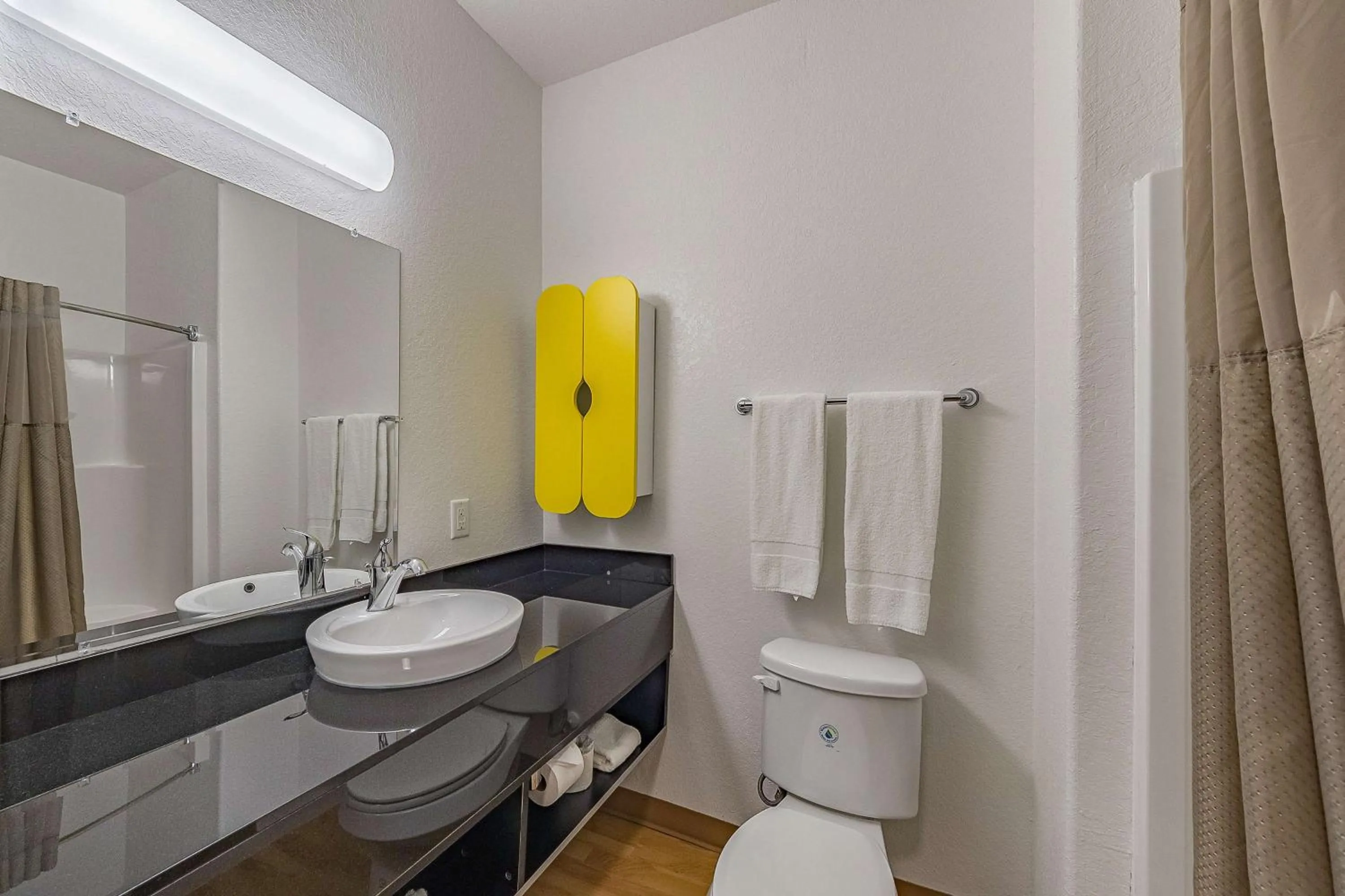 Toilet in Studio 6 New Braunfels, Tx