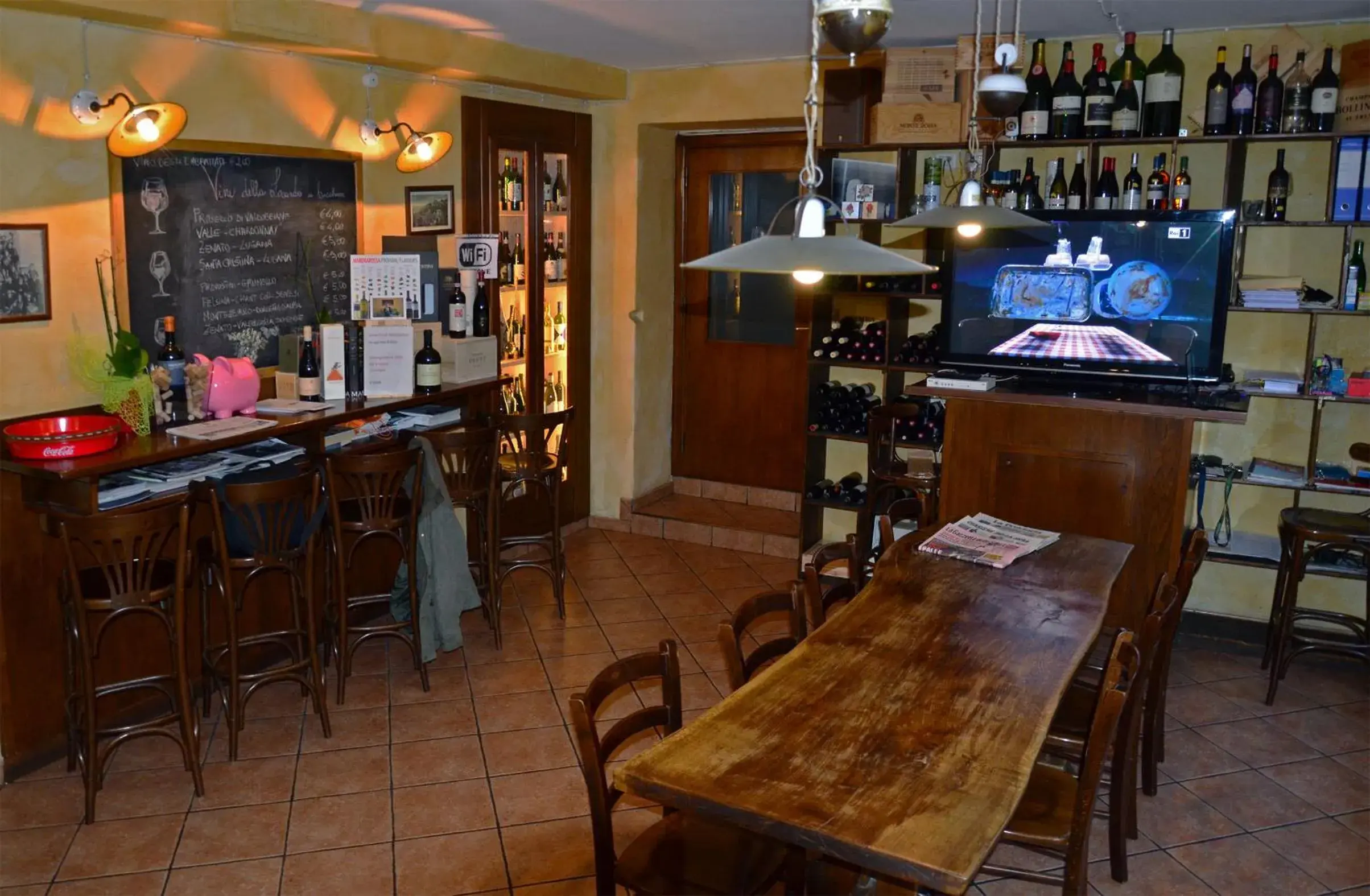 Communal lounge/ TV room, Restaurant/Places to Eat in Locanda Milano 1873
