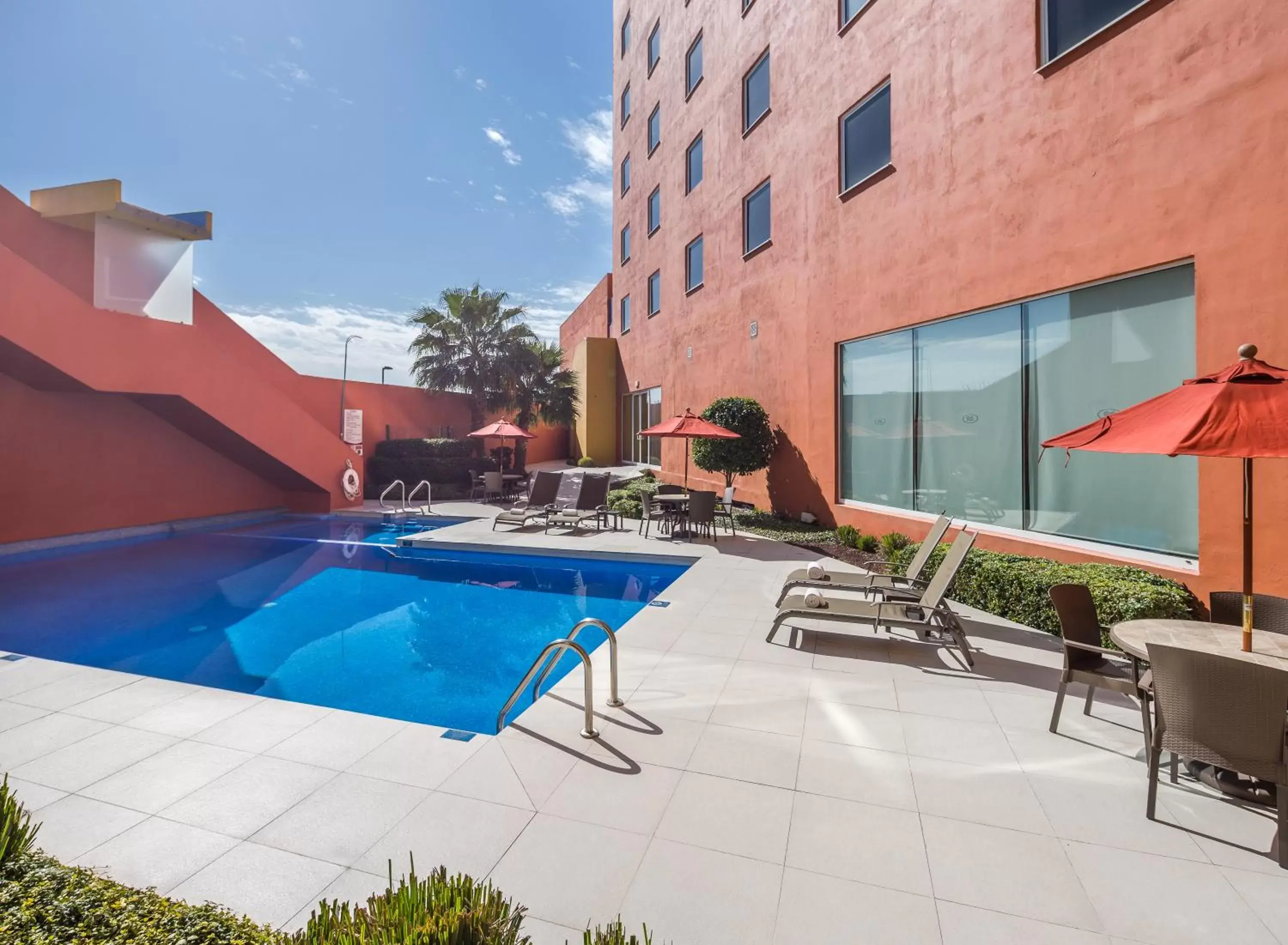 Balcony/Terrace, Swimming Pool in Crowne Plaza Monterrey Aeropuerto, an IHG Hotel