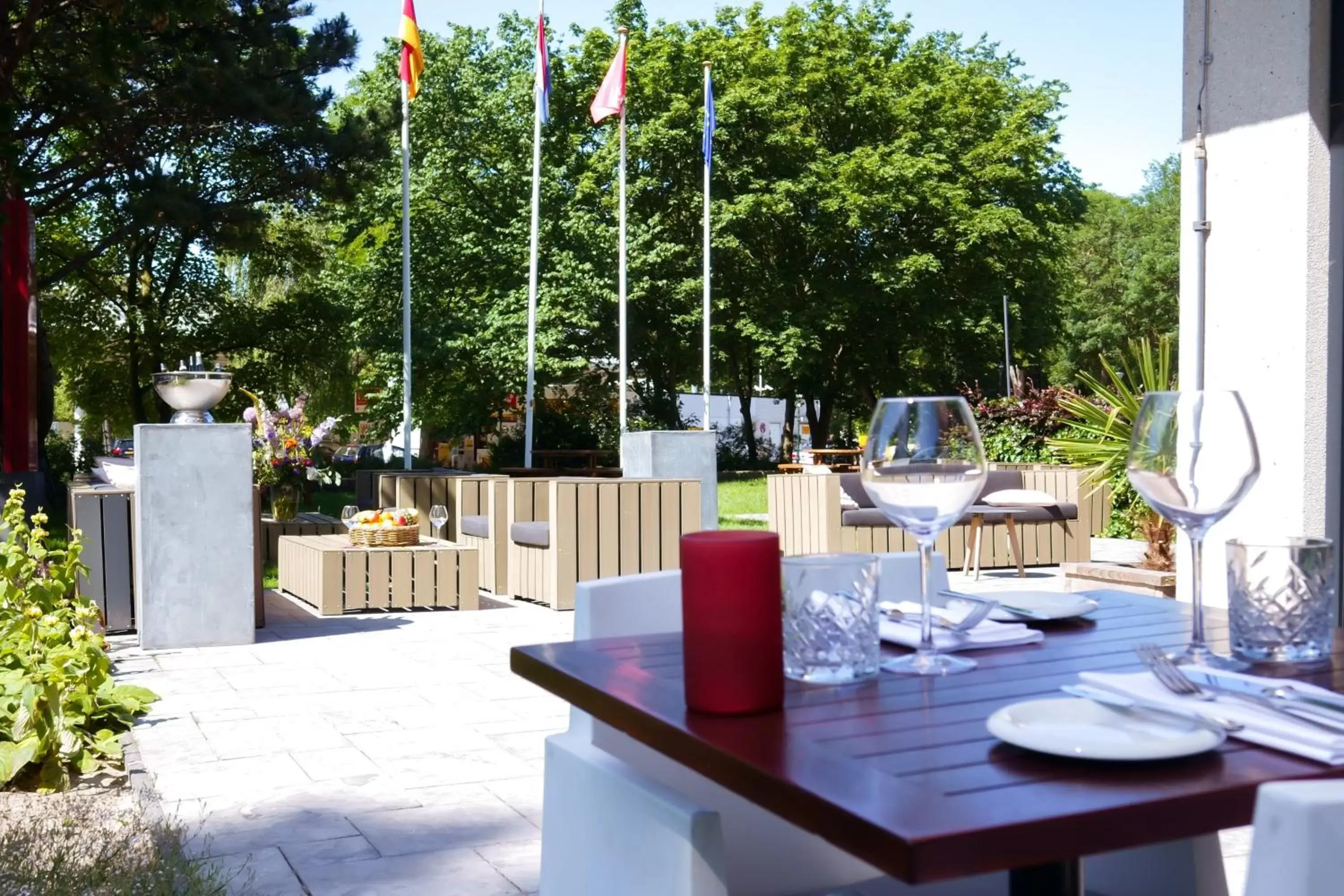Balcony/Terrace, Restaurant/Places to Eat in Leonardo Royal Hotel Den Haag Promenade