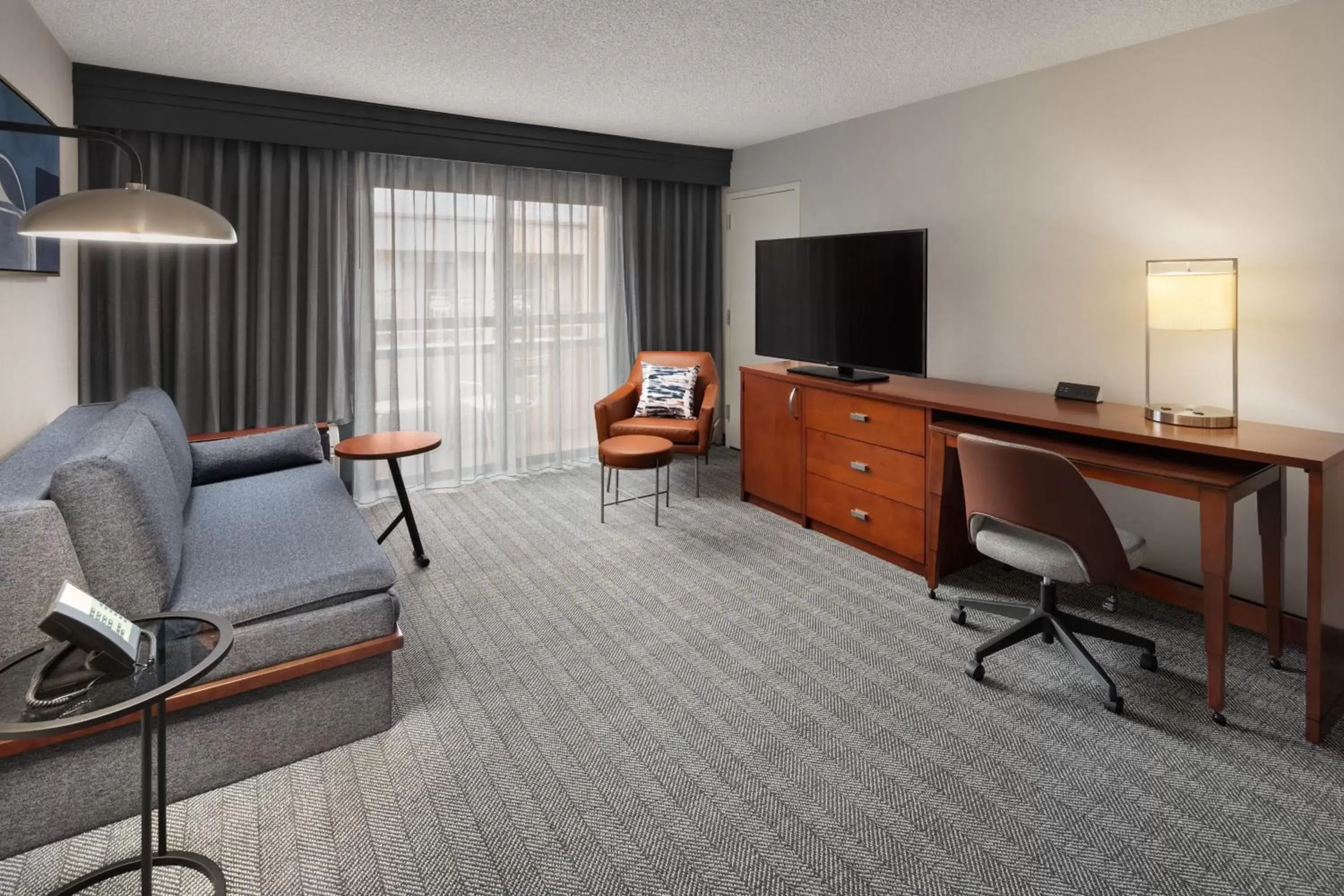 Living room, Seating Area in Courtyard by Marriott Portland Beaverton