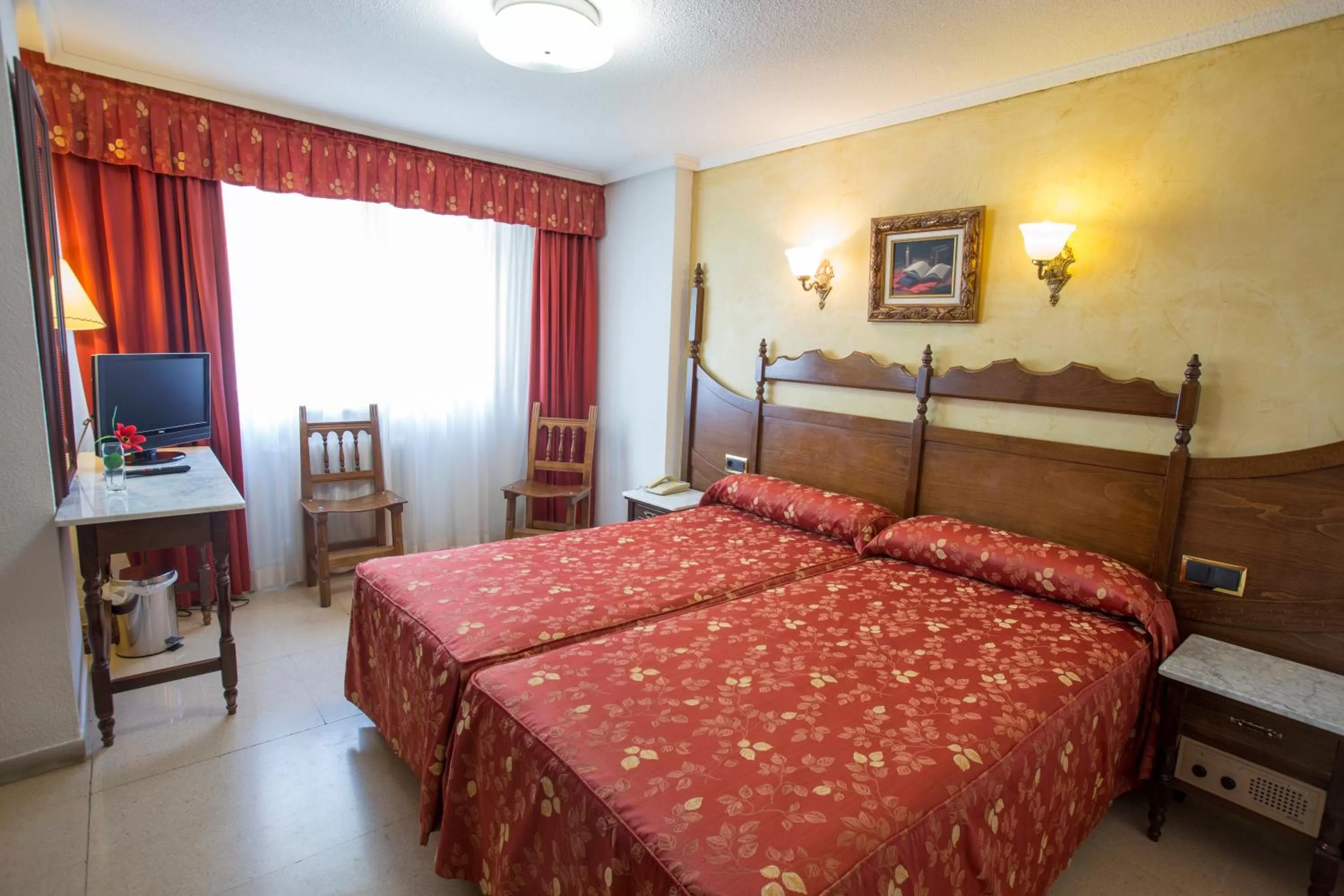 Bed in Hotel Reyes Catolicos