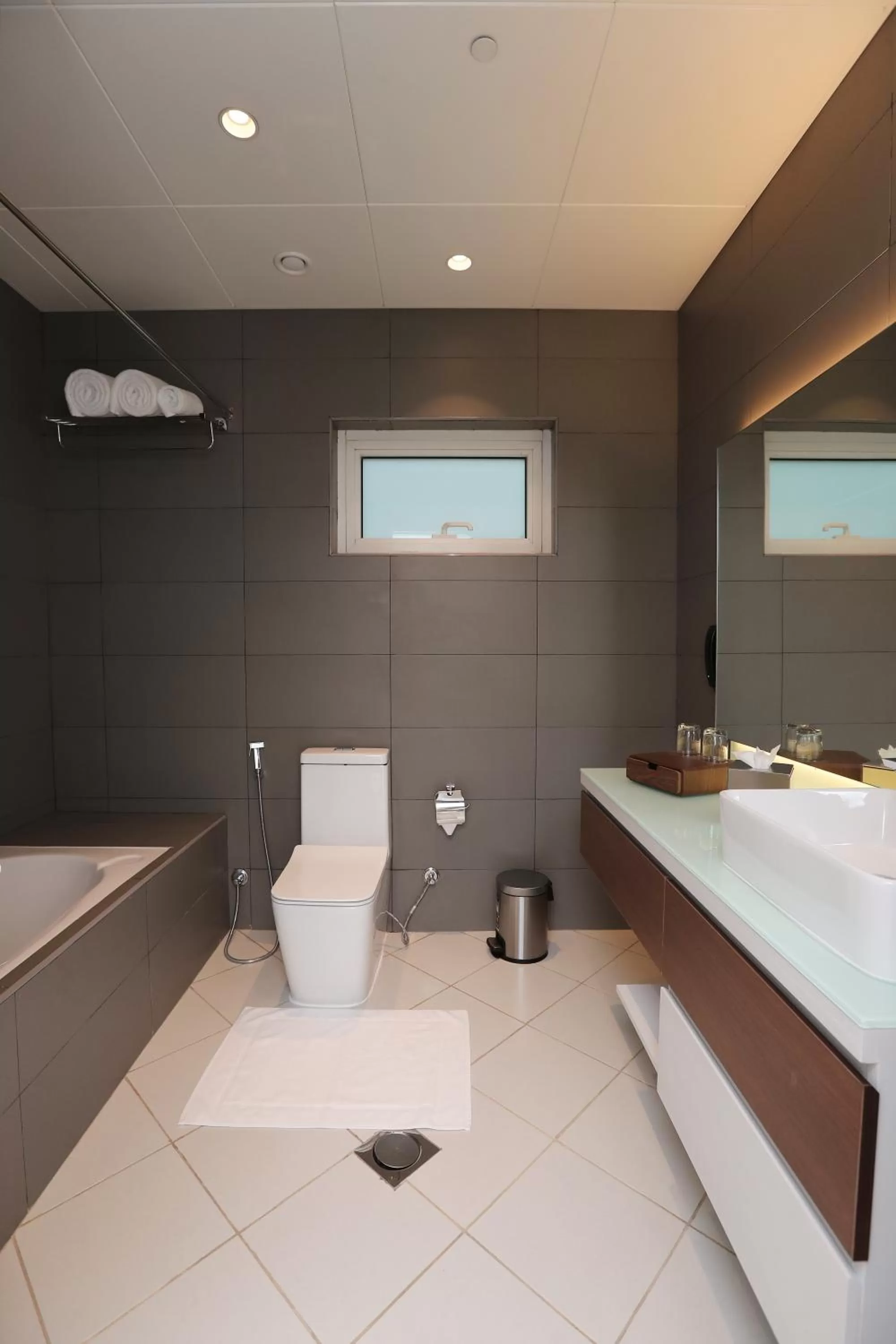 Shower in eStay Hotel