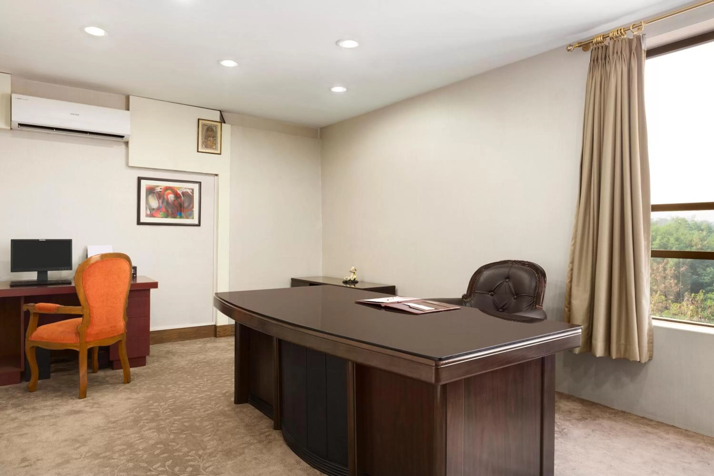 Meeting/conference room in Ramada Jamshedpur Bistupur