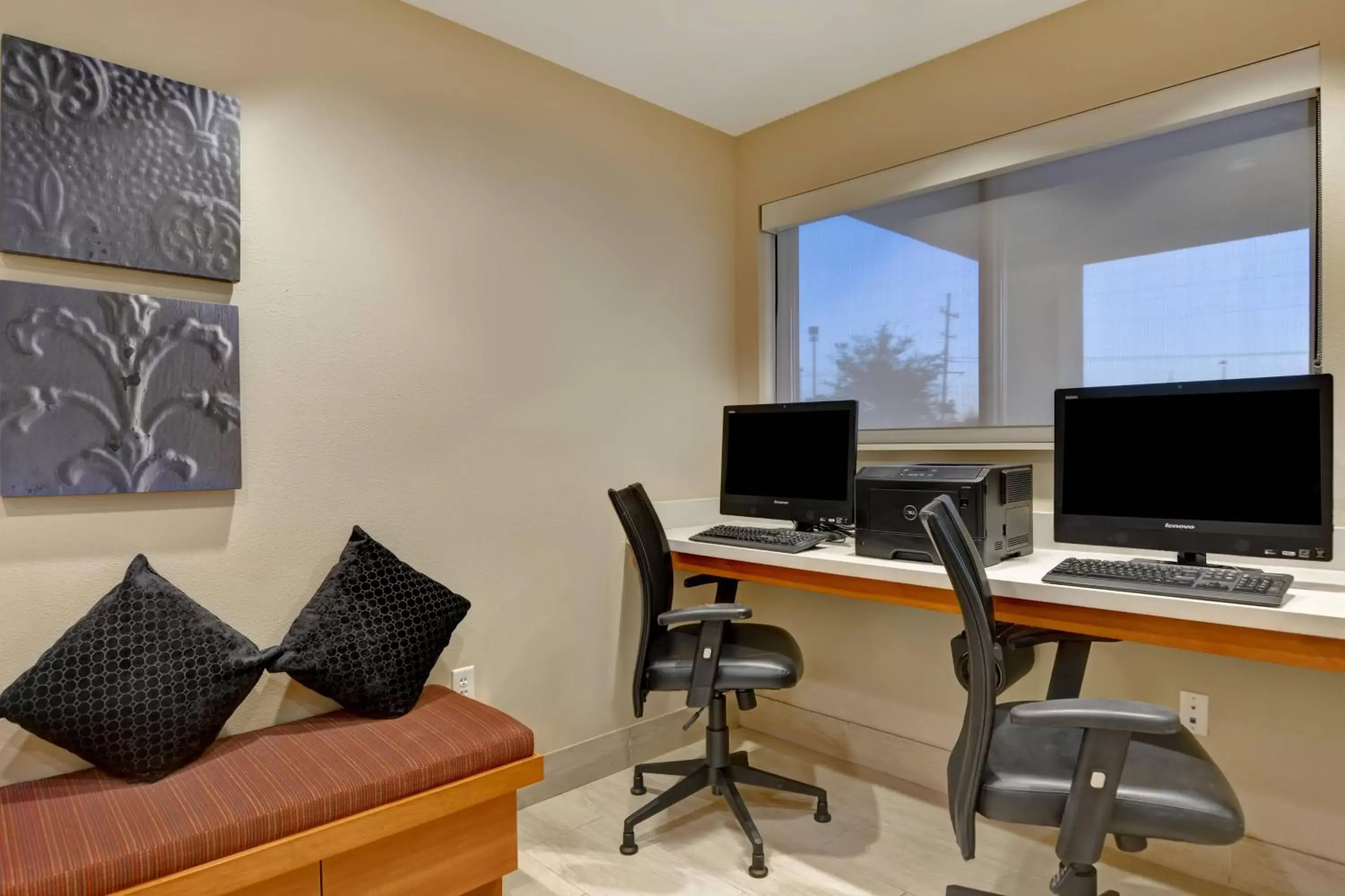 Business facilities, TV/Entertainment Center in TownePlace Suites by Marriott Alexandria