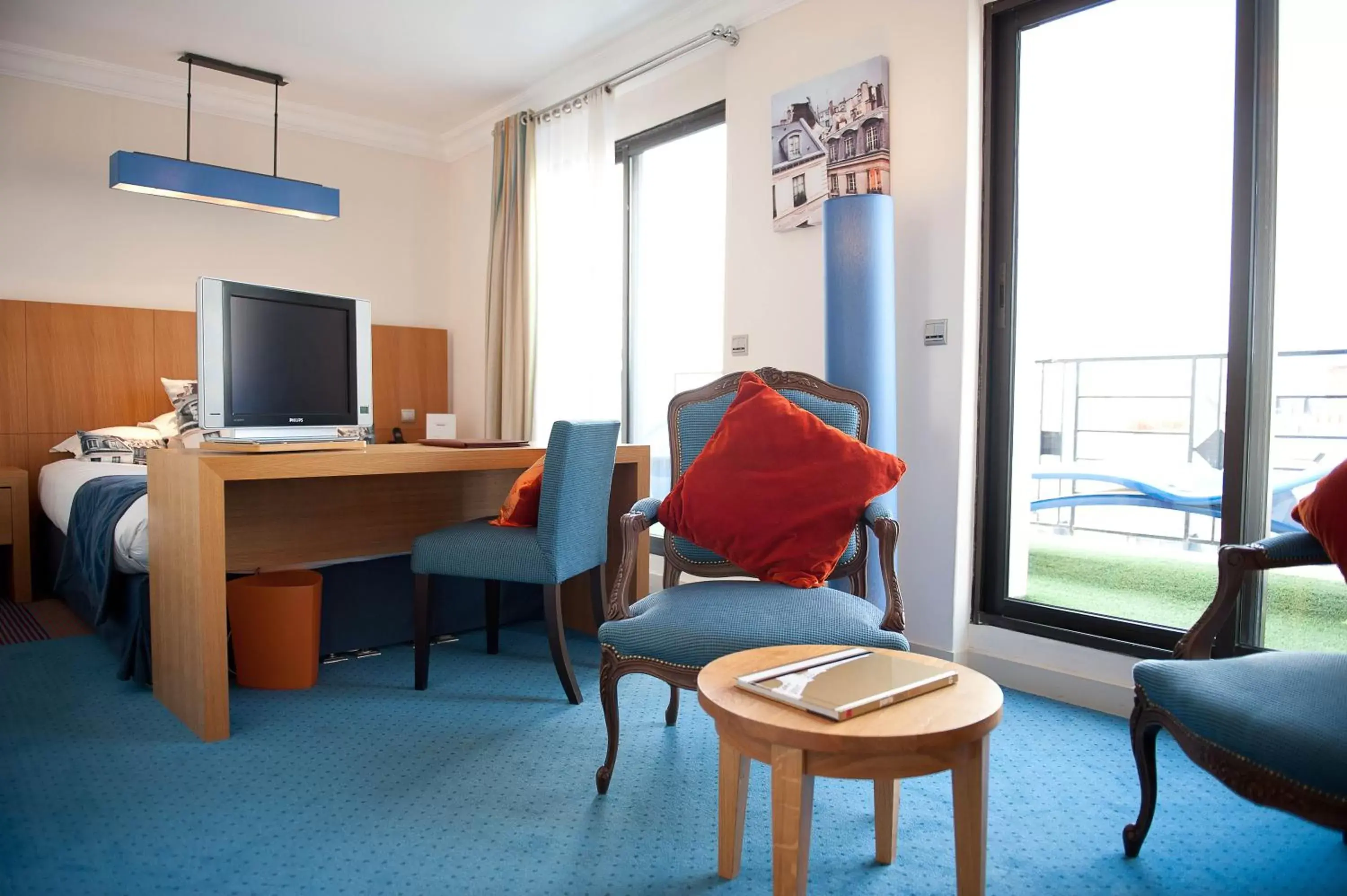 Deluxe Double Room with Balcony in Westside Arc de Triomphe Hotel