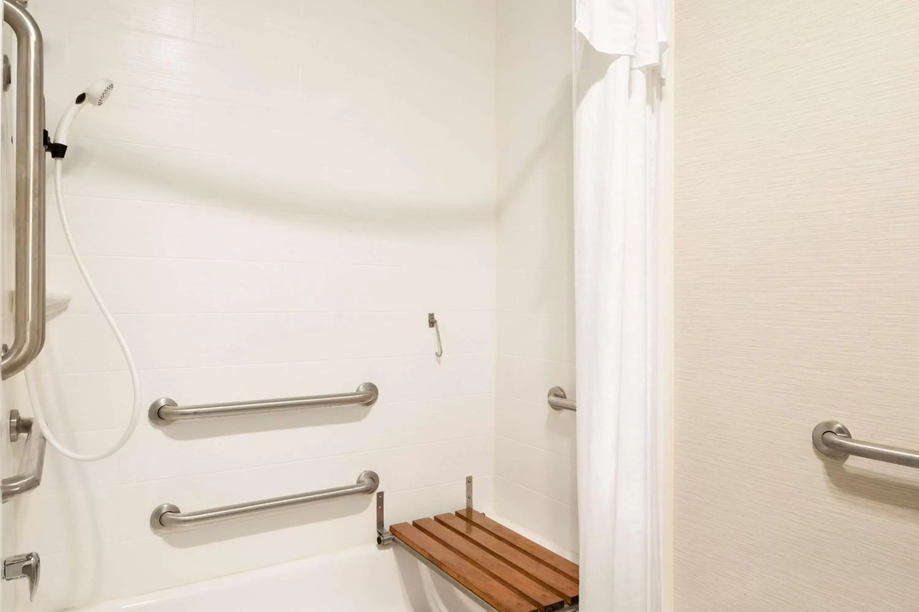 Bathroom in Homewood Suites by Hilton Toledo-Maumee
