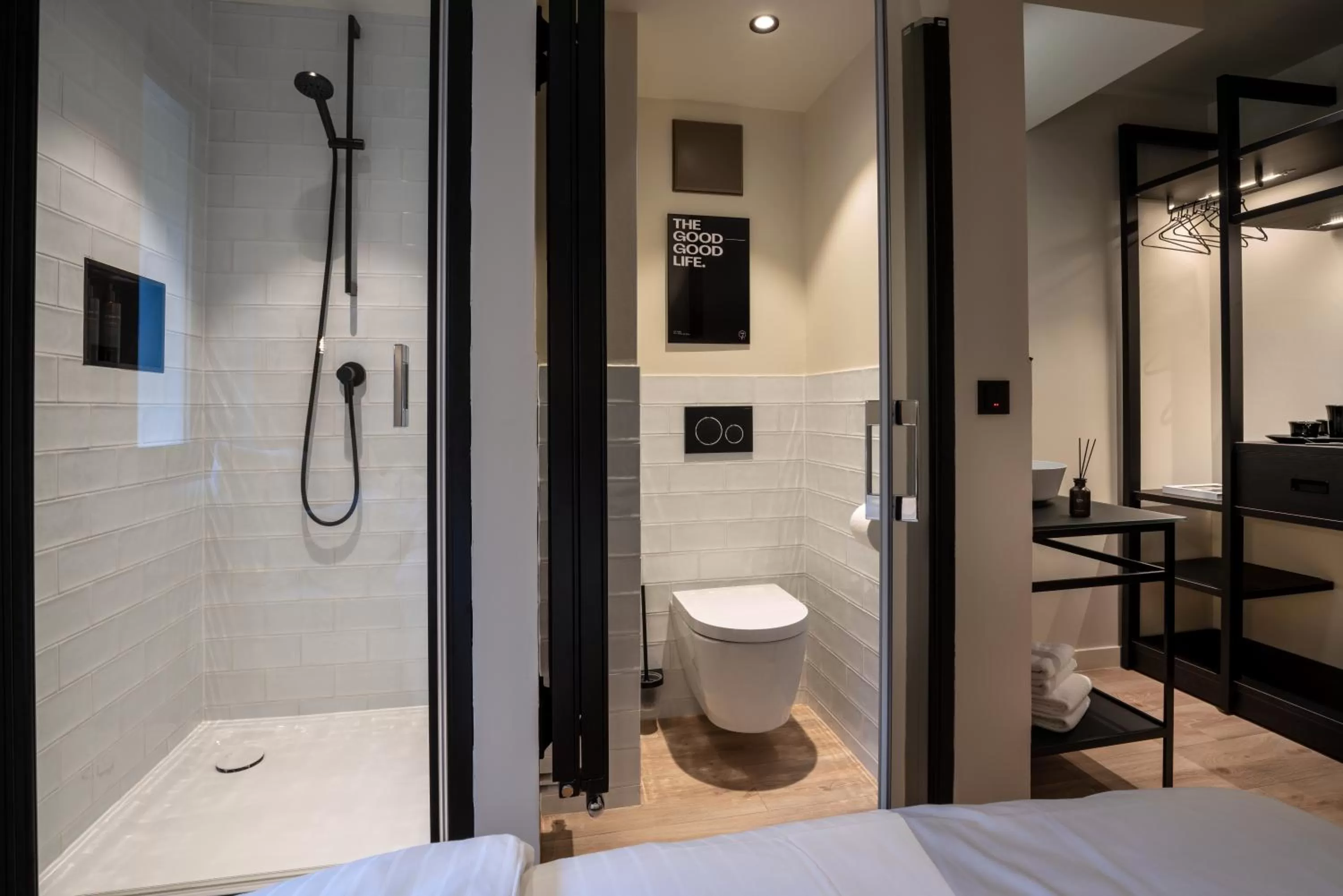 Shower, Bed in THE ADAMS - Self Check In Hotel