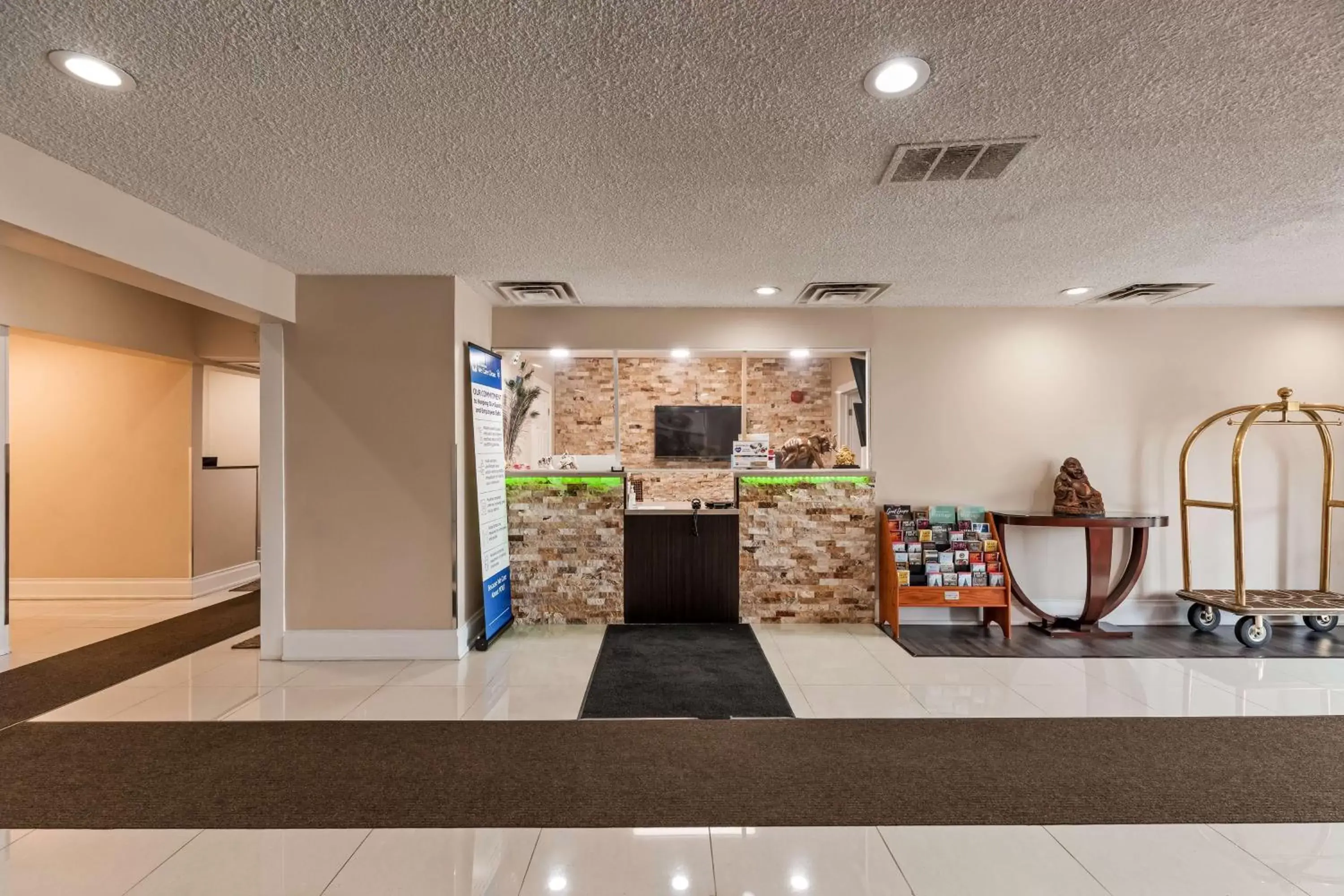 Lobby or reception in SureStay Hotel by Best Western Kemptville