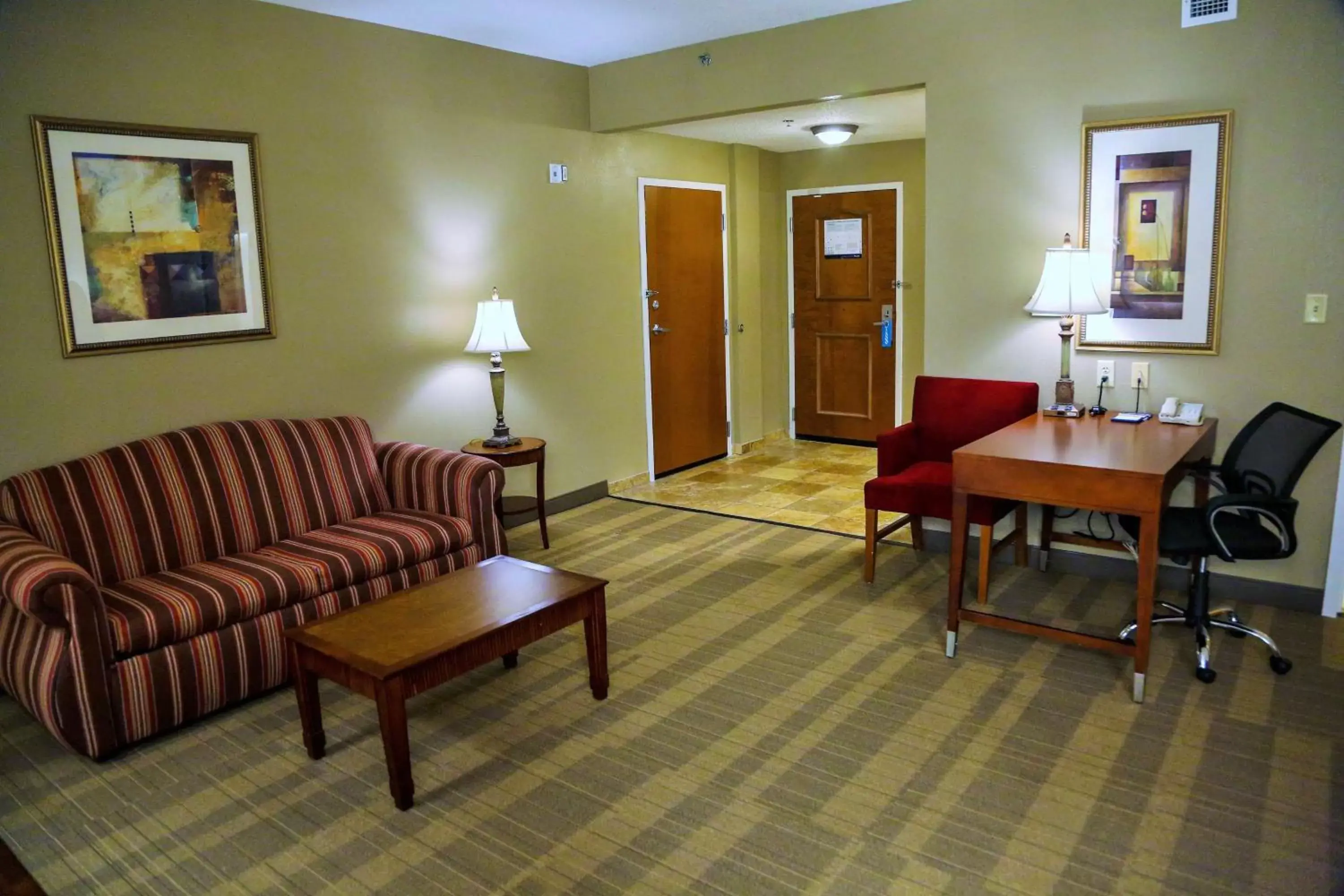 Bedroom, Seating Area in Hampton Inn & Suites McComb