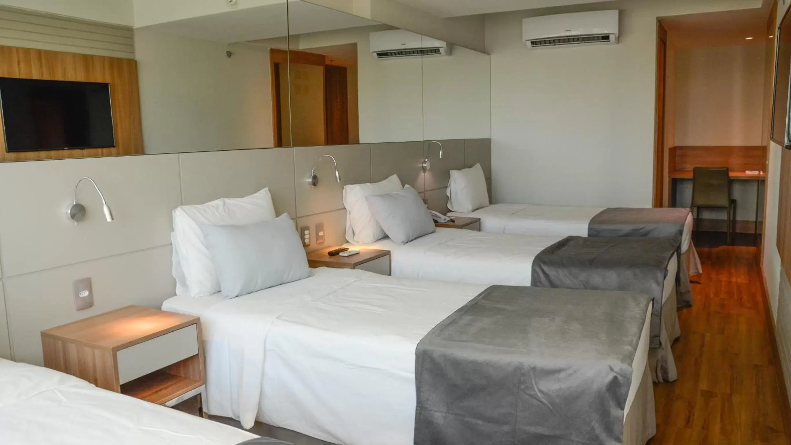 Bedroom, Bed in Hotel Atlântico Travel Copacabana