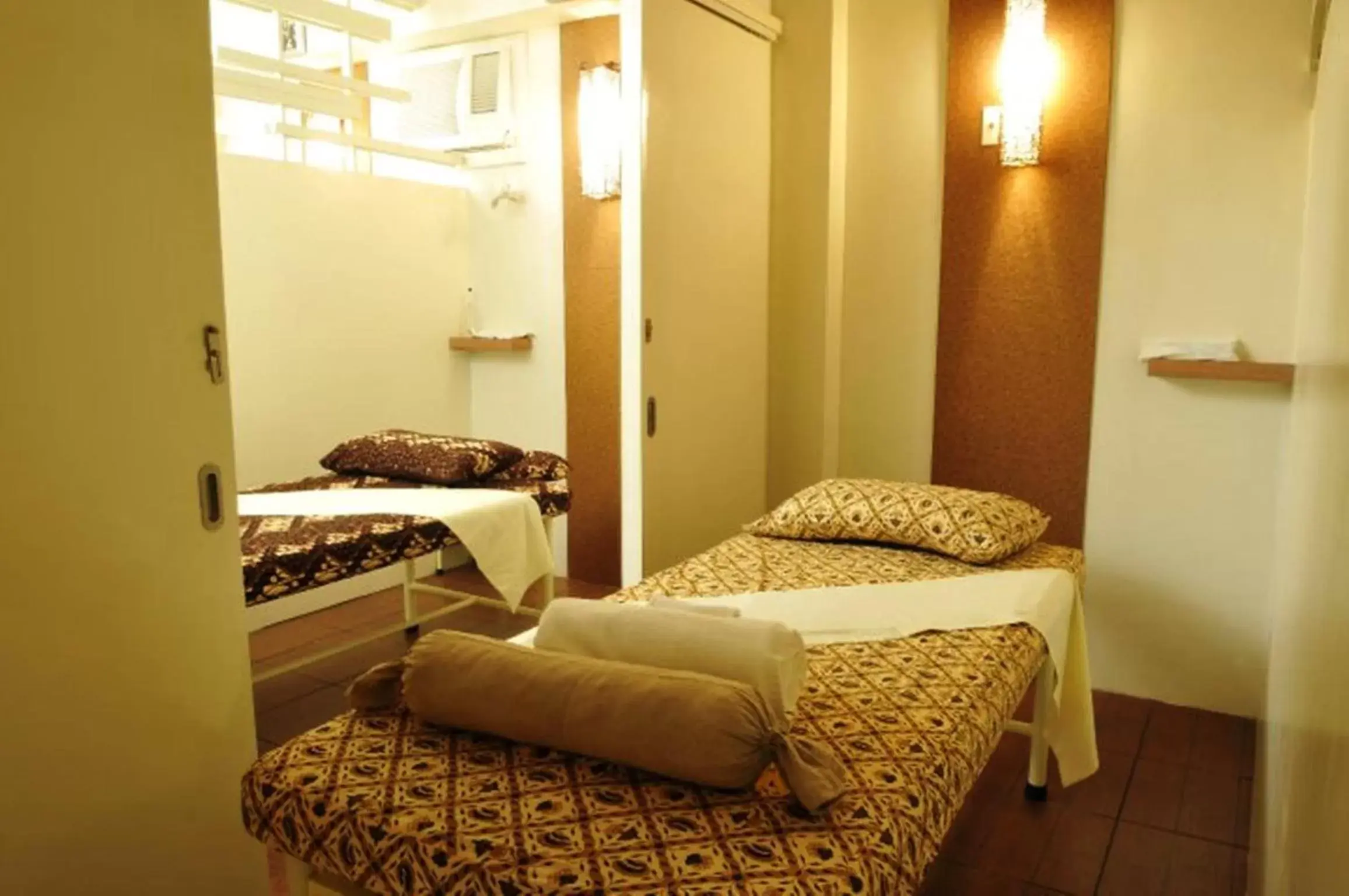 Spa and wellness centre/facilities, Bed in L'Fisher Hotel Bacolod