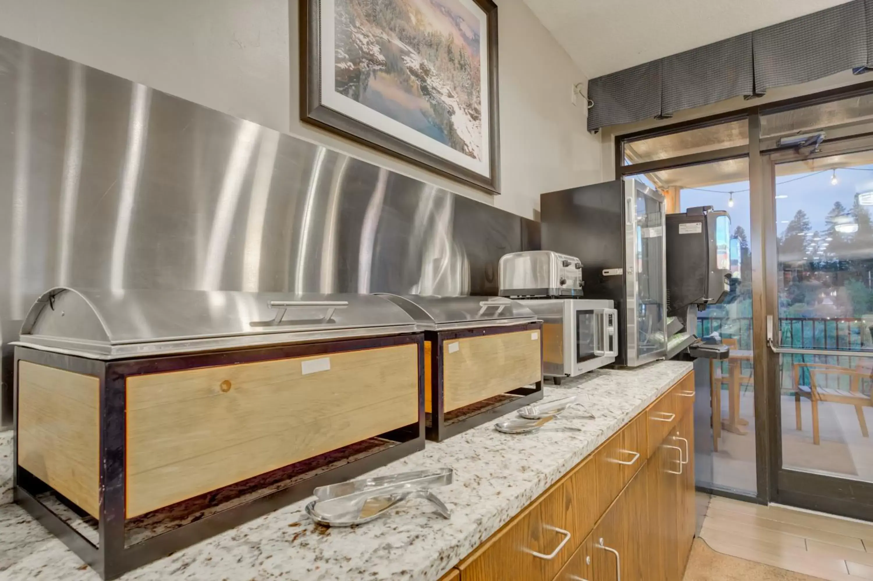 Buffet breakfast, Kitchen/Kitchenette in The Pine Lodge on Whitefish River, Ascend Hotel Collection