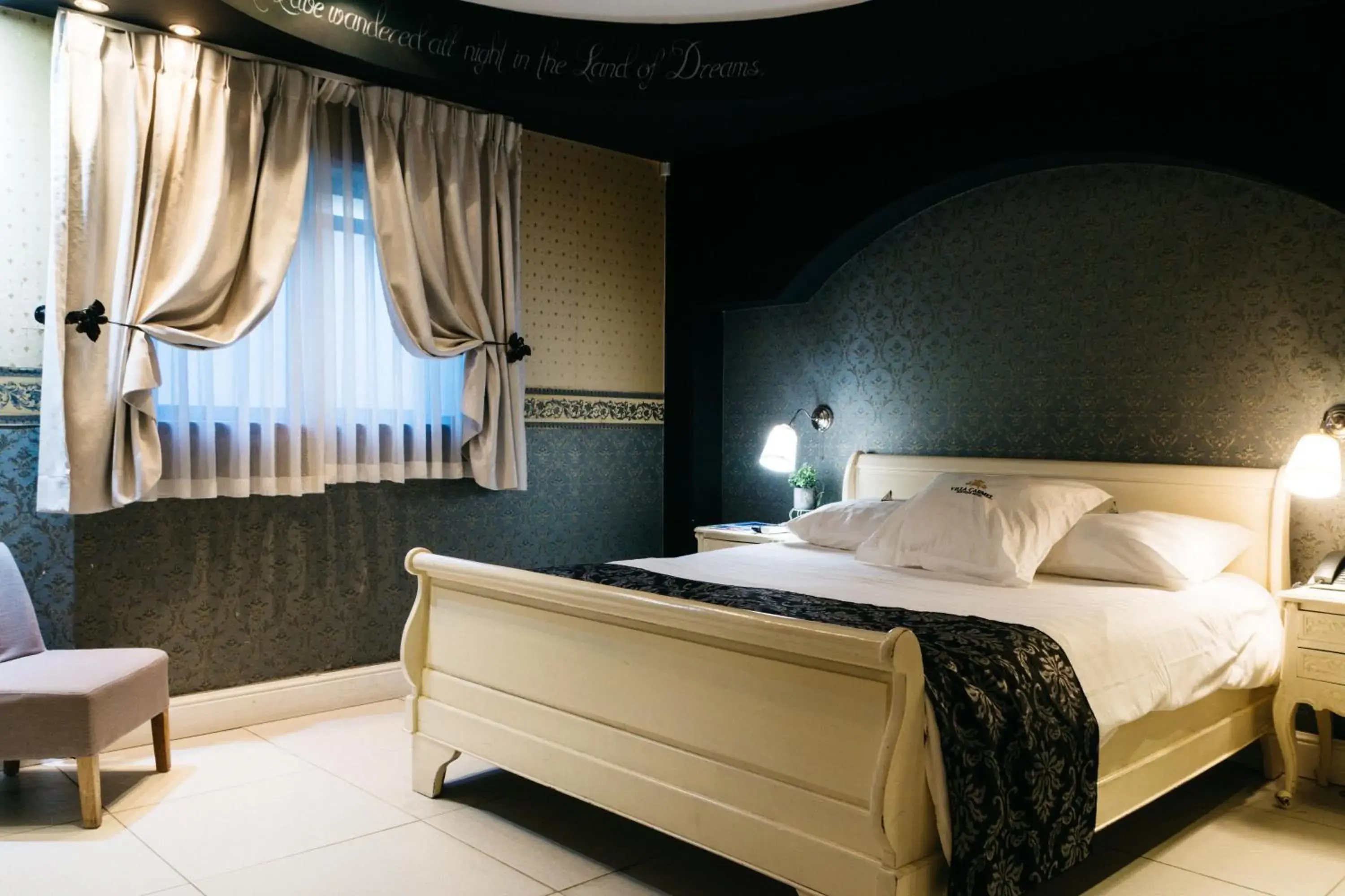 Bed in Villa Carmel Boutique Hotel