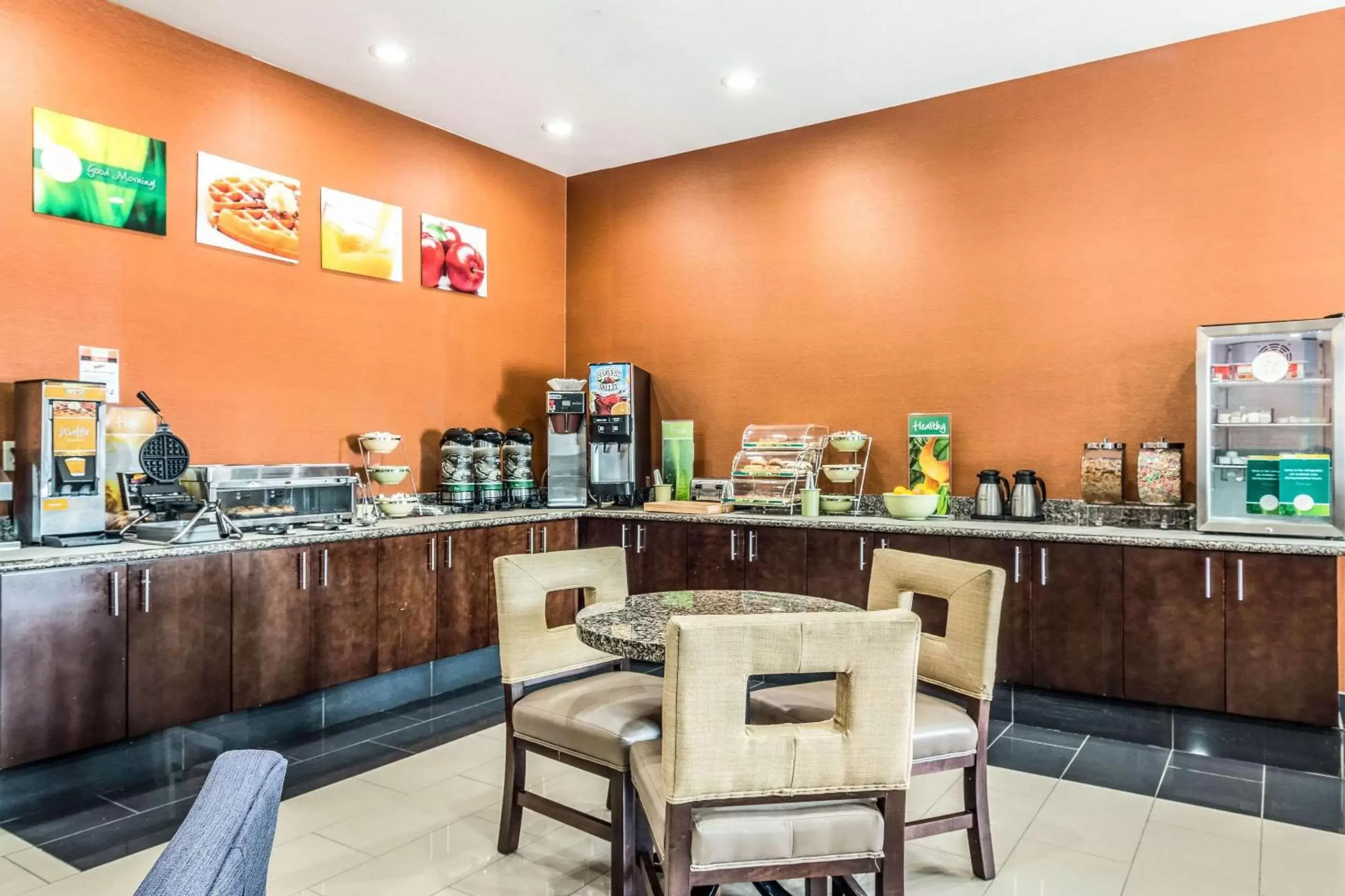 Restaurant/places to eat in Quality Inn & Suites Salem near I-57 Restaurant/places to eat in Quality Inn & Suites Salem near I-57