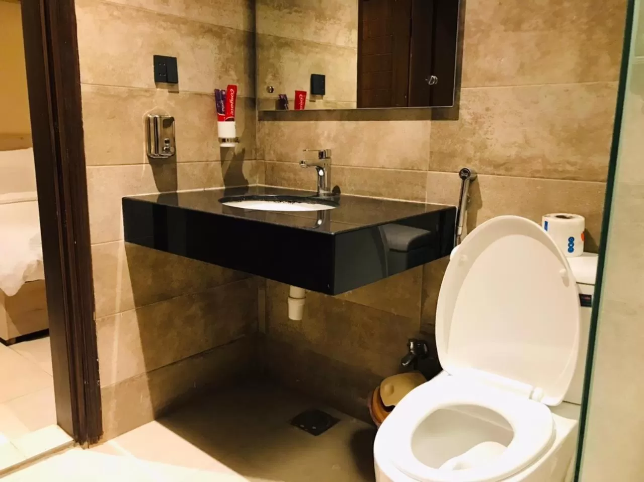 Bathroom in Hamsun Shahrah-e-Faisal