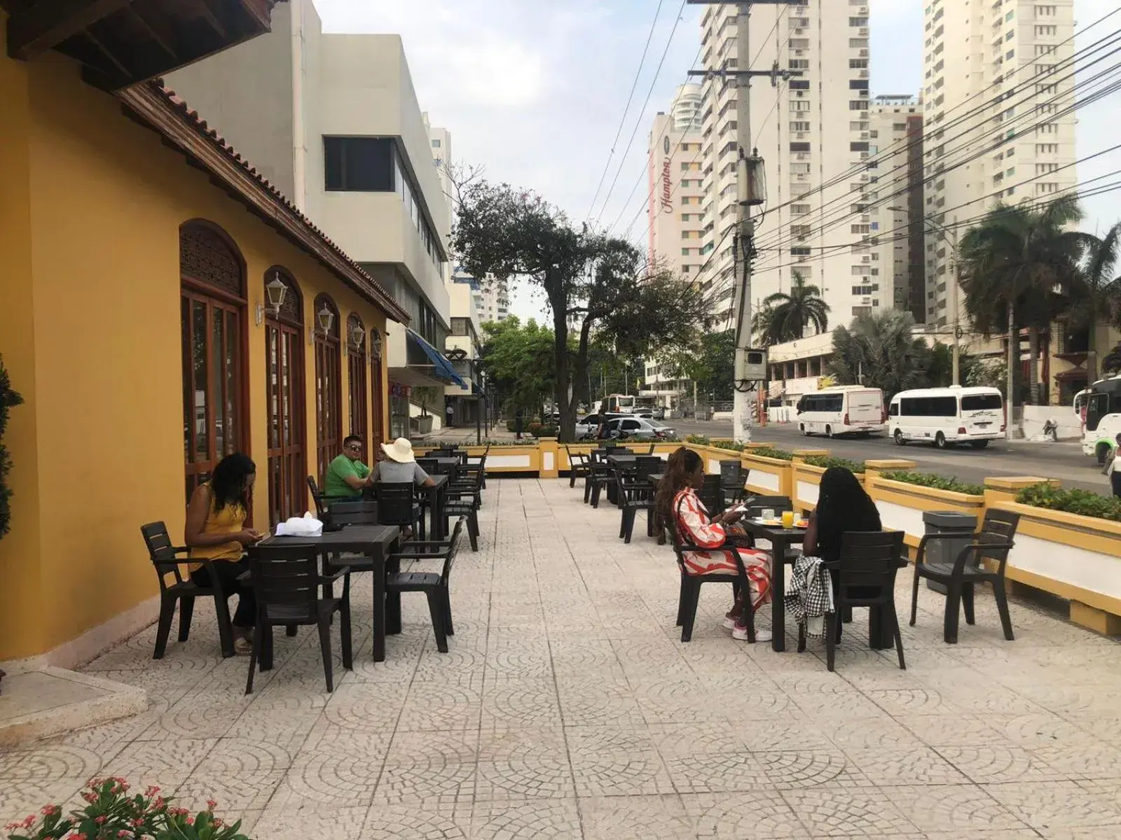 Restaurant/places to eat in San Martin Cartagena