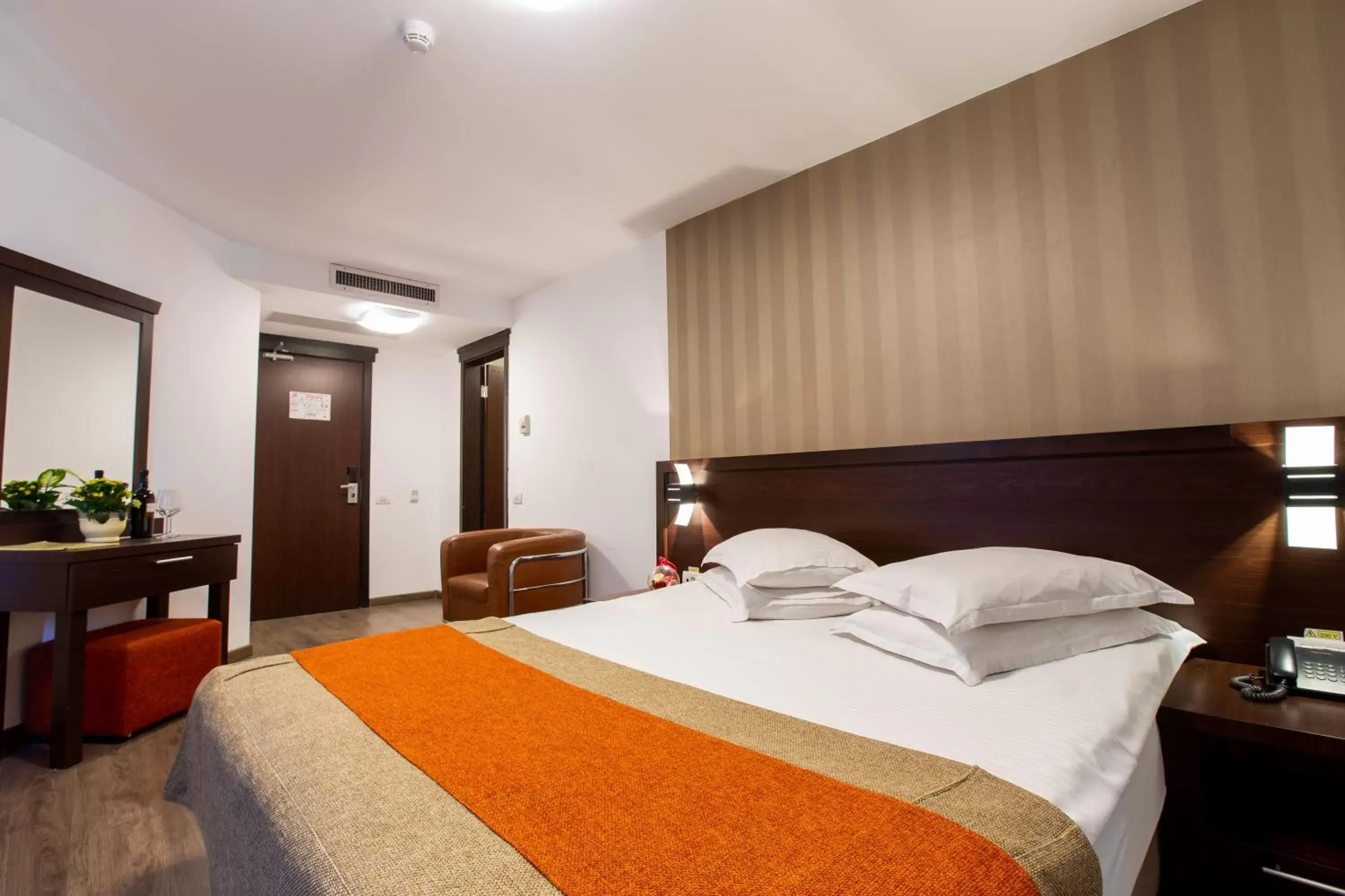 Bed in Hotel Duke Armeneasca - Ex Tempo