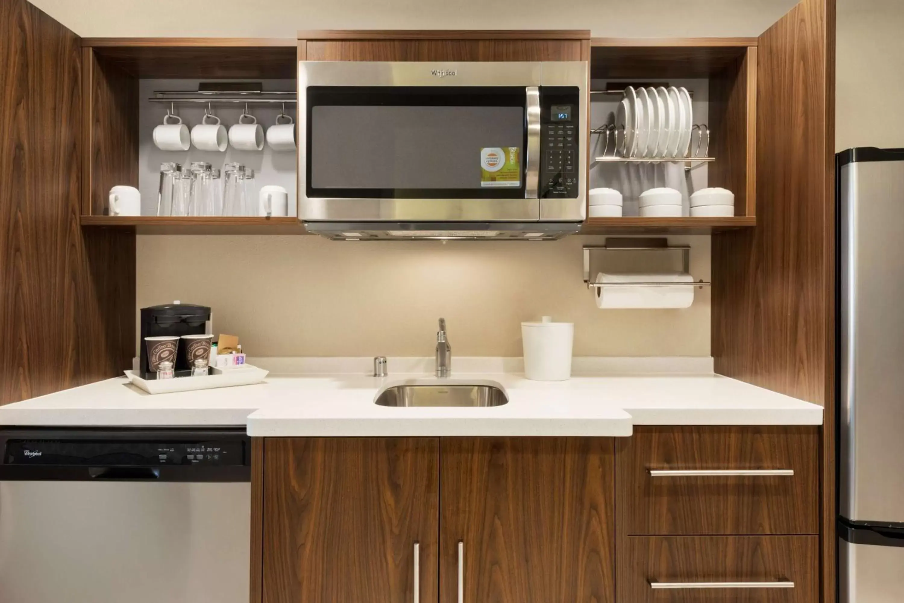 Bedroom, Kitchen/Kitchenette in Home2 Suites By Hilton Menomonee Falls Milwaukee