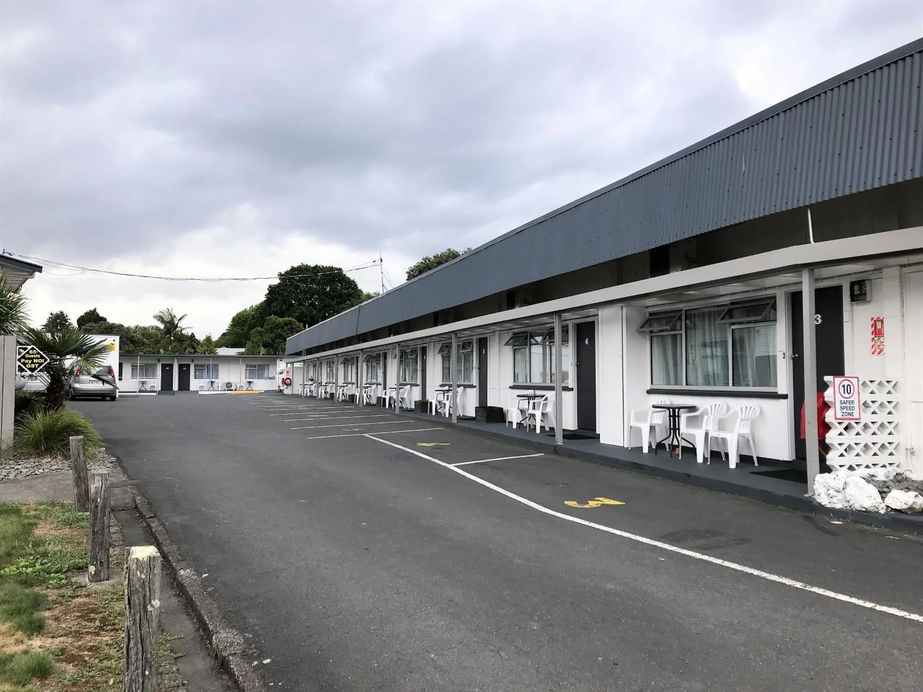 Facade/entrance, Property Building in Central Court Motel