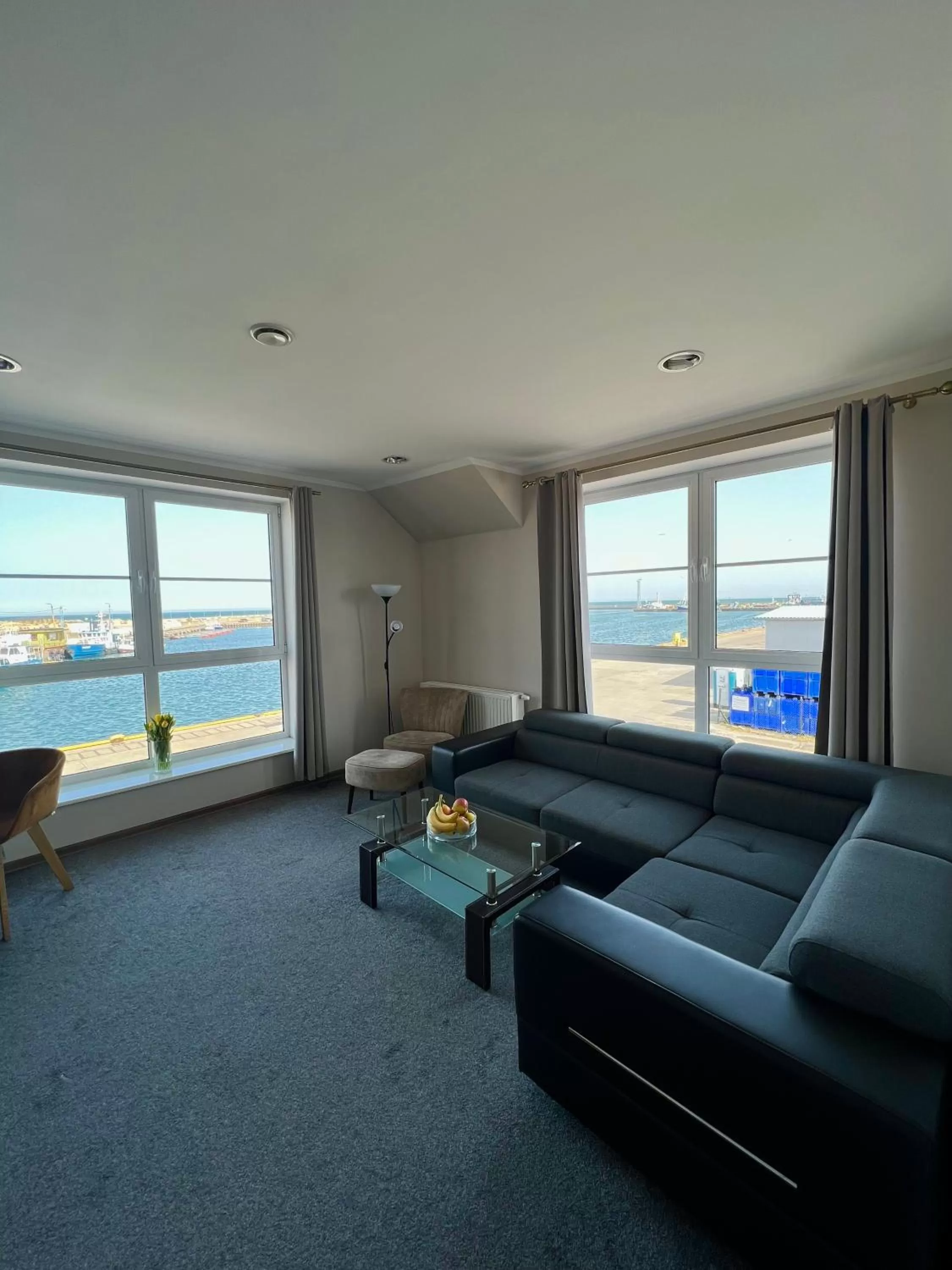 Seating area, Sea View in W Porcie