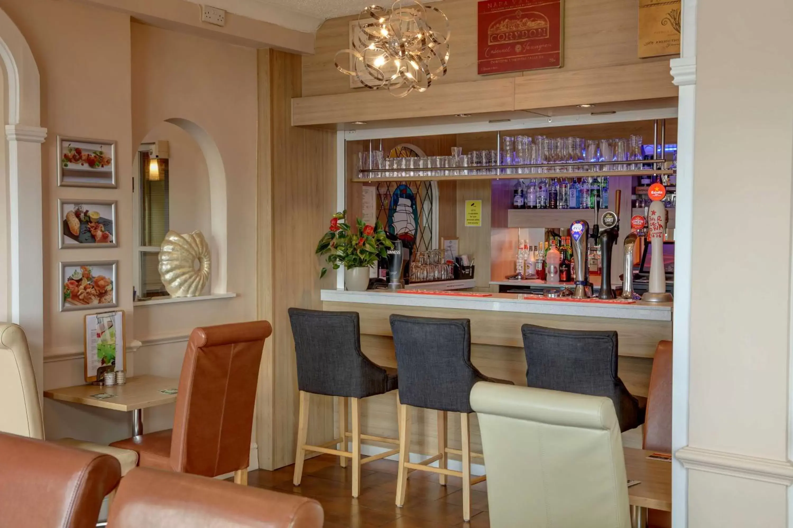 Lounge or bar, Lounge/Bar in Best Western Princes Marine Hotel