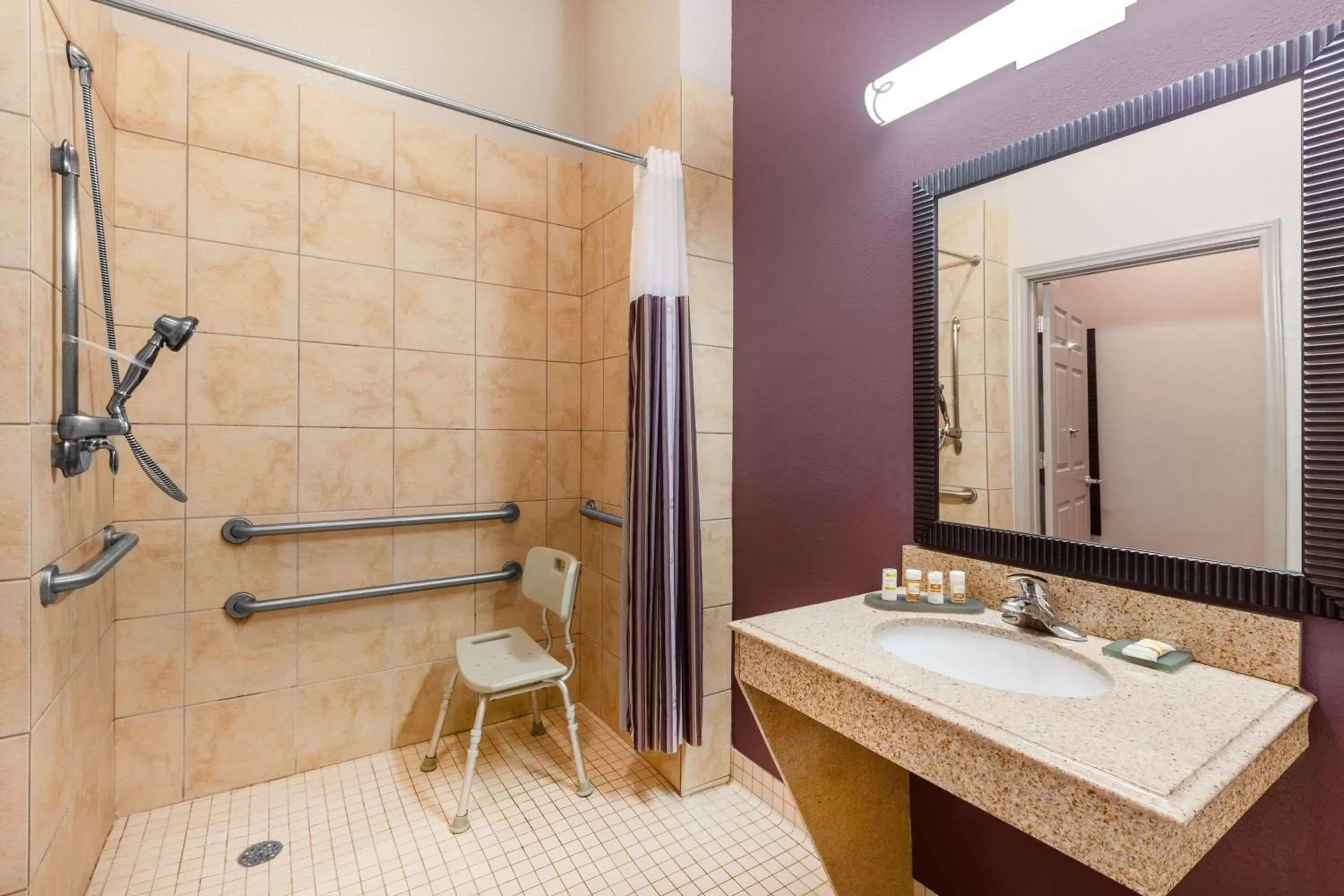 Photo of the whole room, Bathroom in La Quinta by Wyndham Lumberton