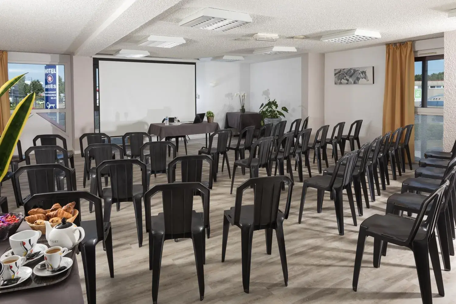 Meeting/conference room, Restaurant/Places to Eat in The Originals Access, Hotel Aries, Argentan (Inter-Hotel)