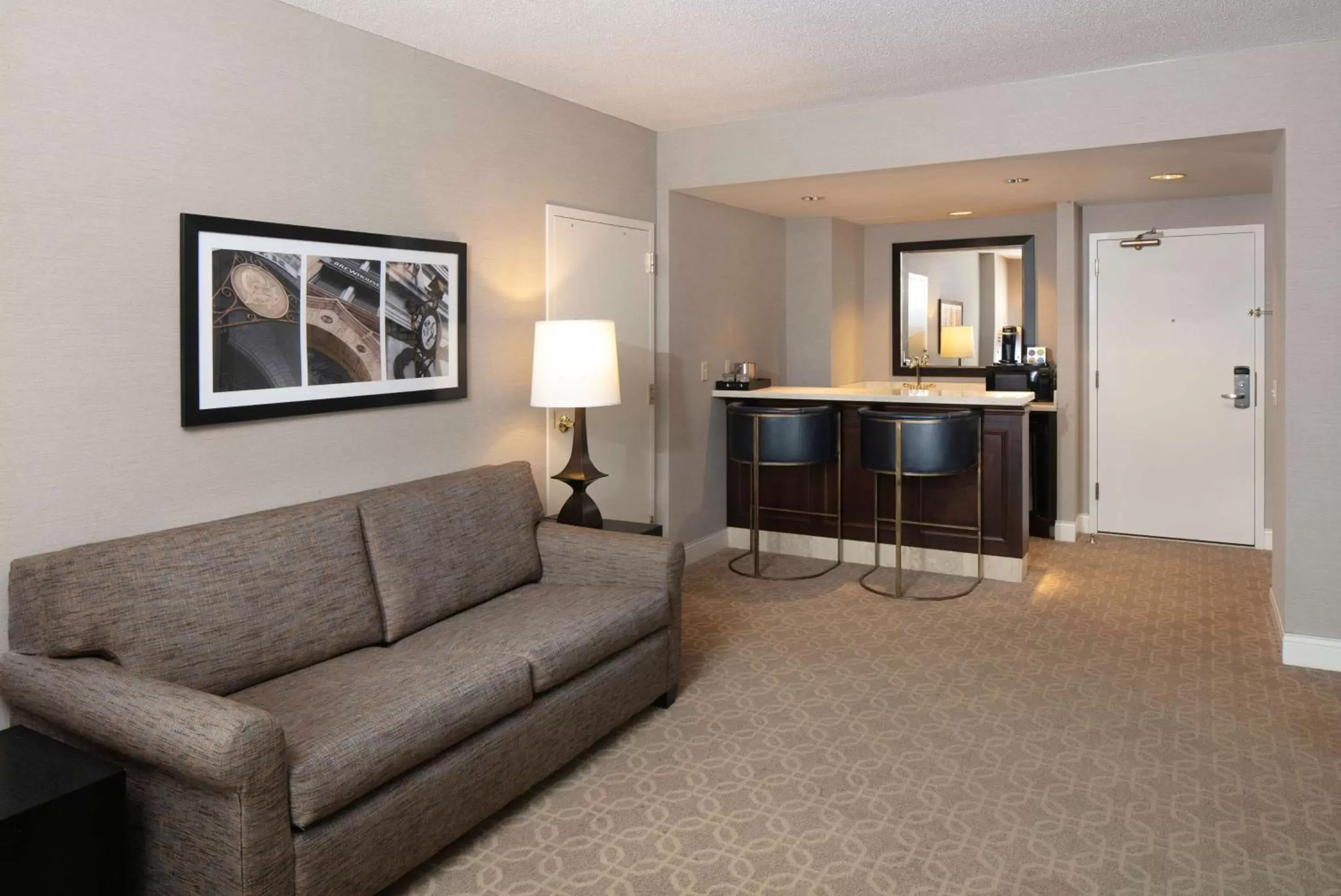 Living room, Seating Area in Hilton Milwaukee City Center