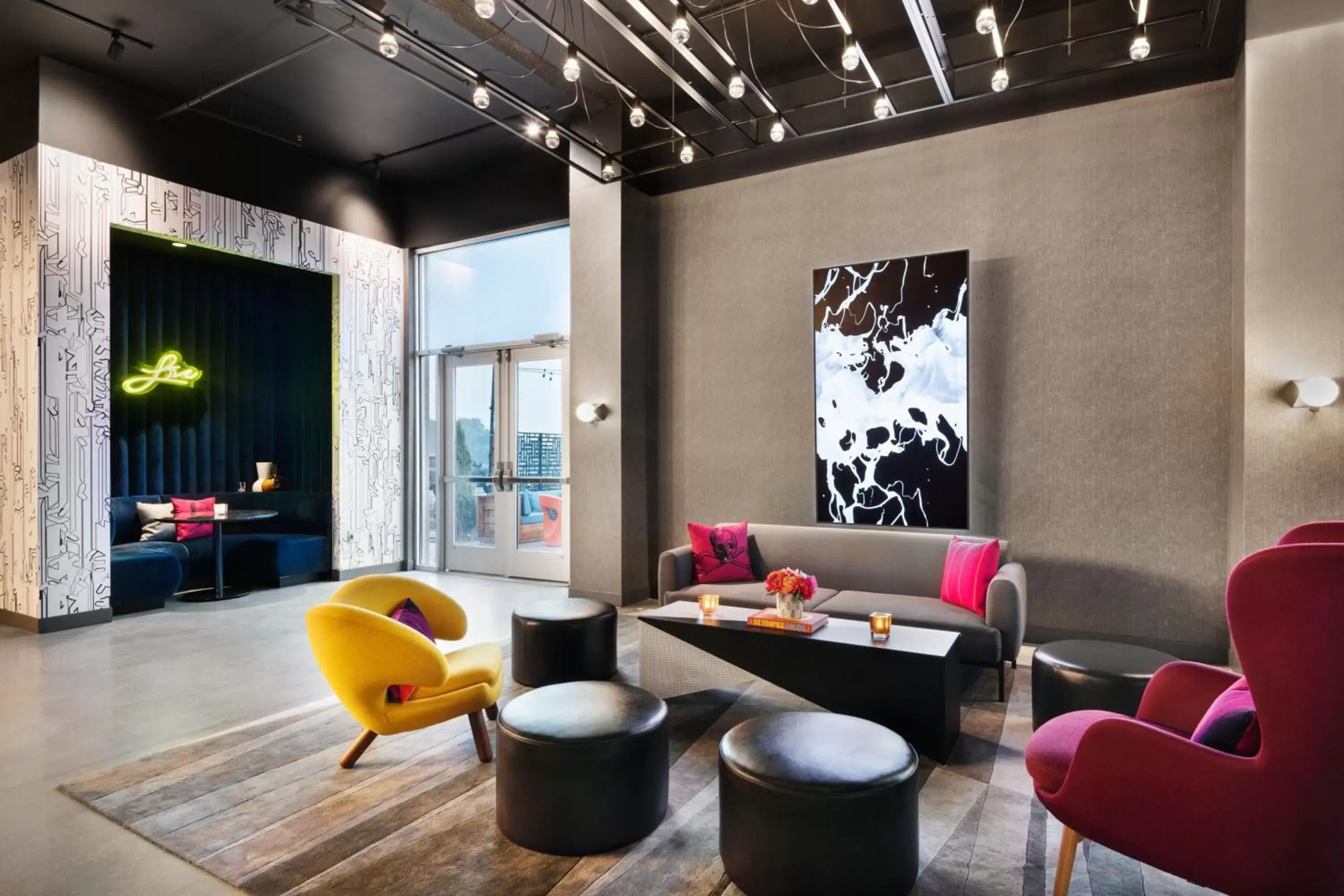 Lounge or bar in Aloft Lawrenceville Sugarloaf