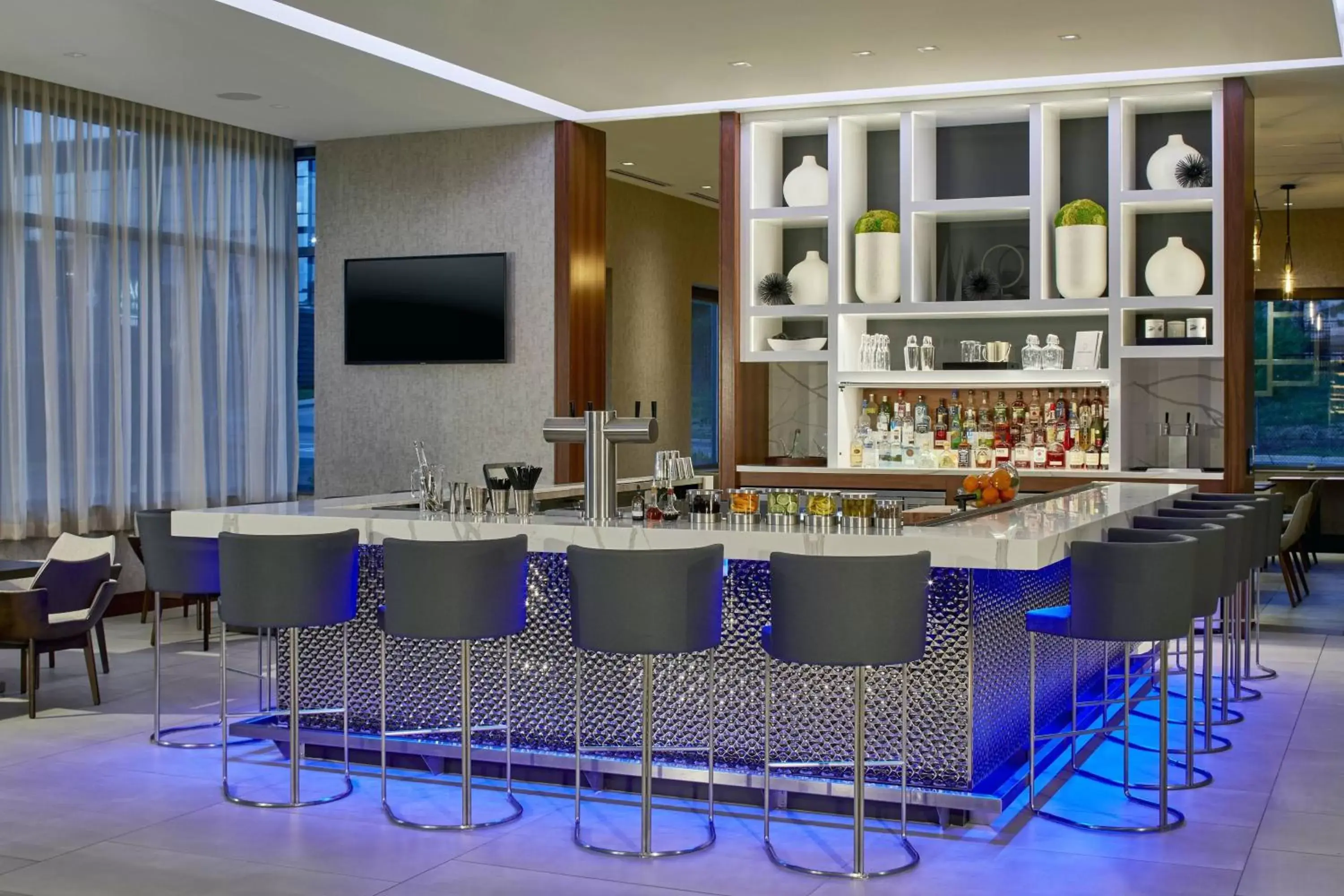 Lounge or bar, Restaurant/Places to Eat in AC Hotel by Marriott Atlanta Airport Gateway