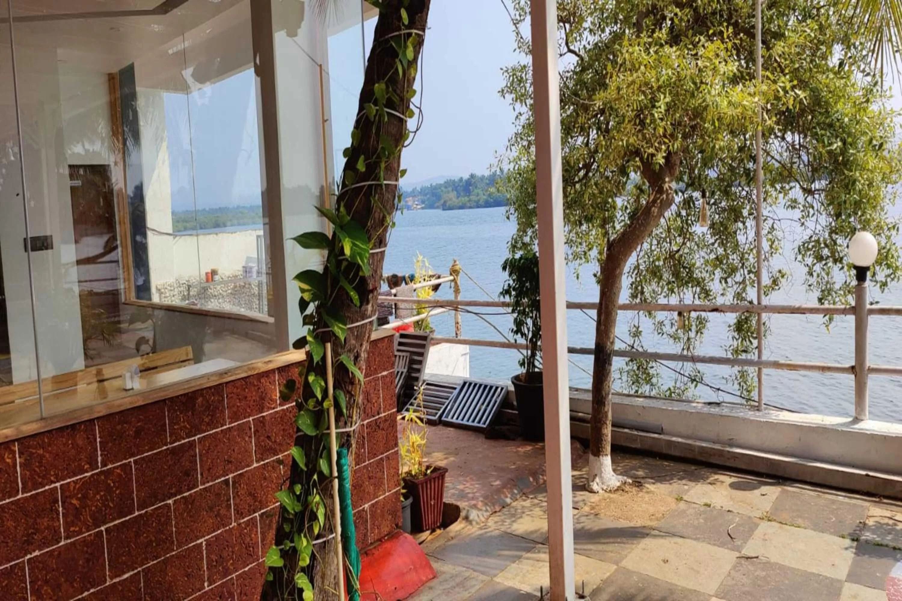 Restaurant/places to eat, Balcony/Terrace in M aples Jacks Place