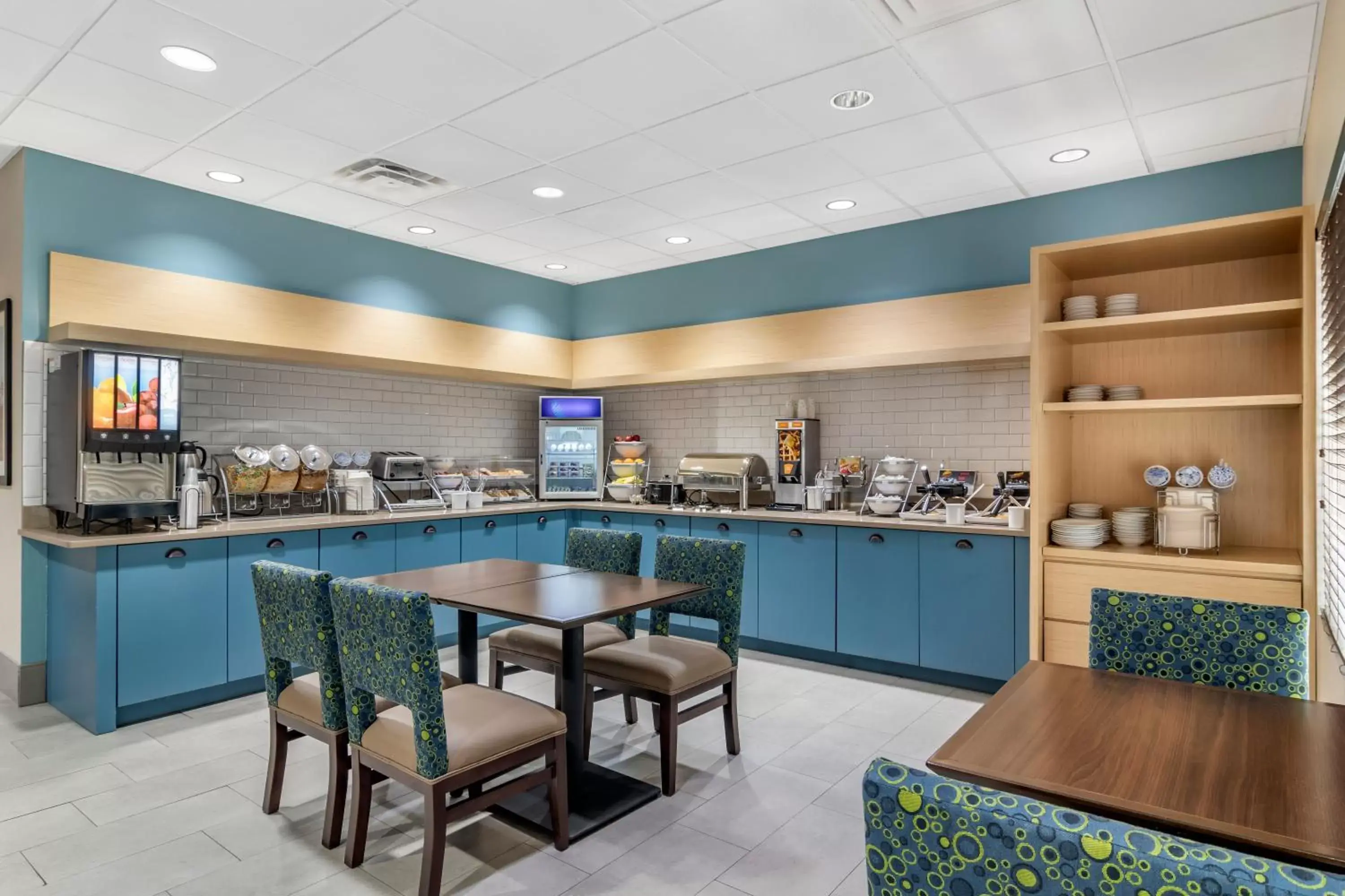 Breakfast, Restaurant/Places to Eat in Comfort Inn & Suites Calhoun South