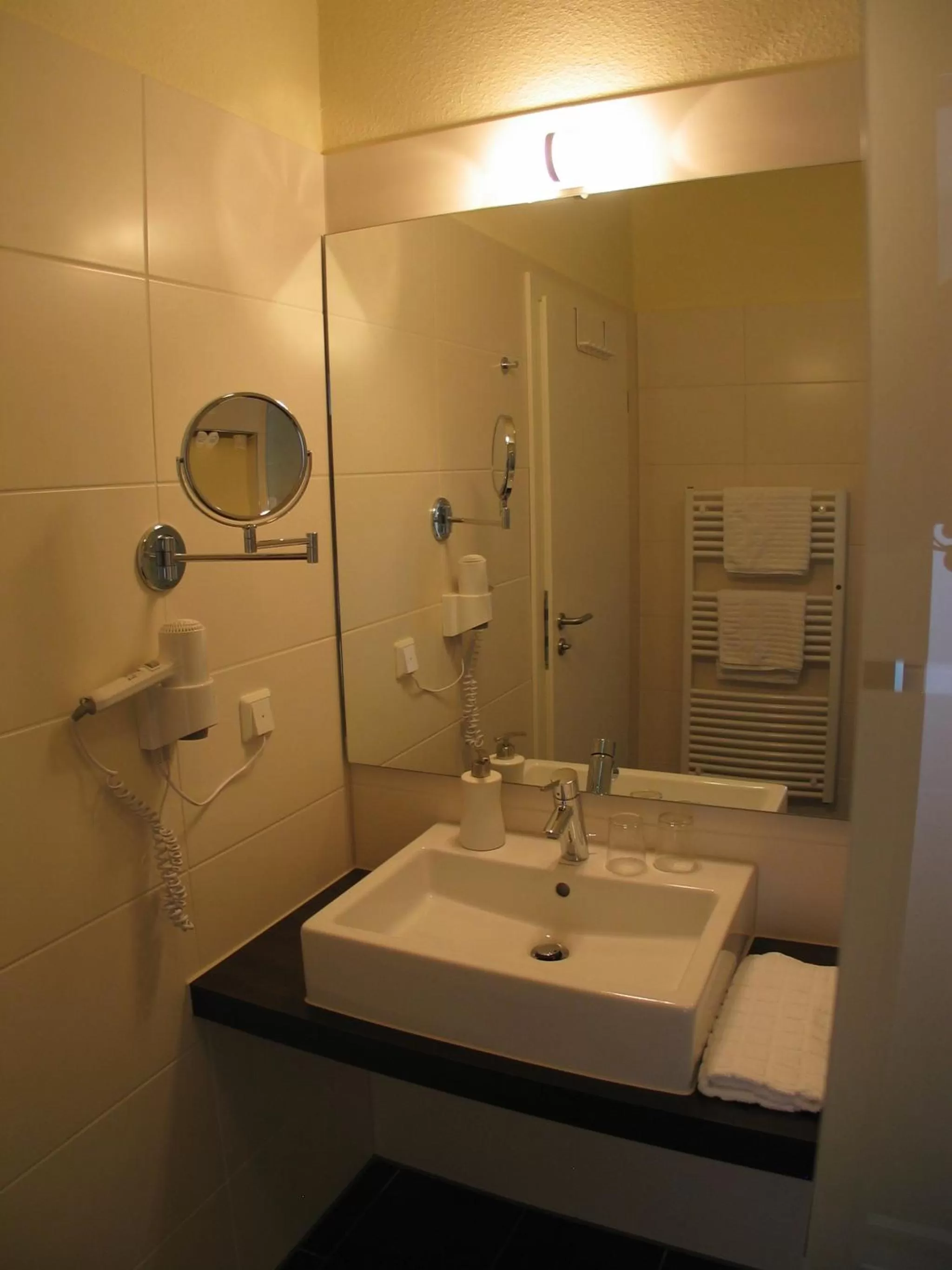 Bathroom in Hotel Friesische Wehde