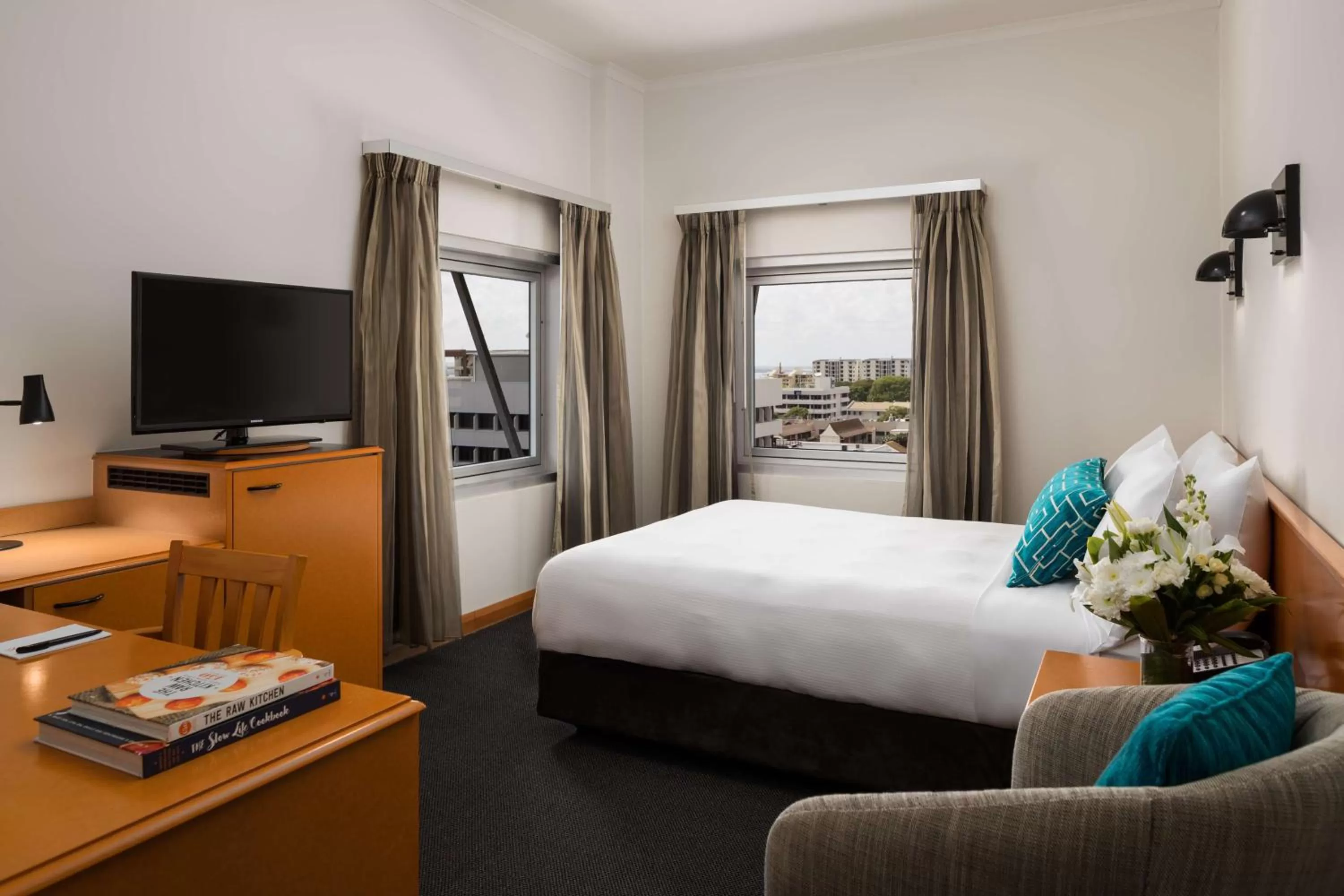 Photo of the whole room, Bed in Rydges Darwin Central