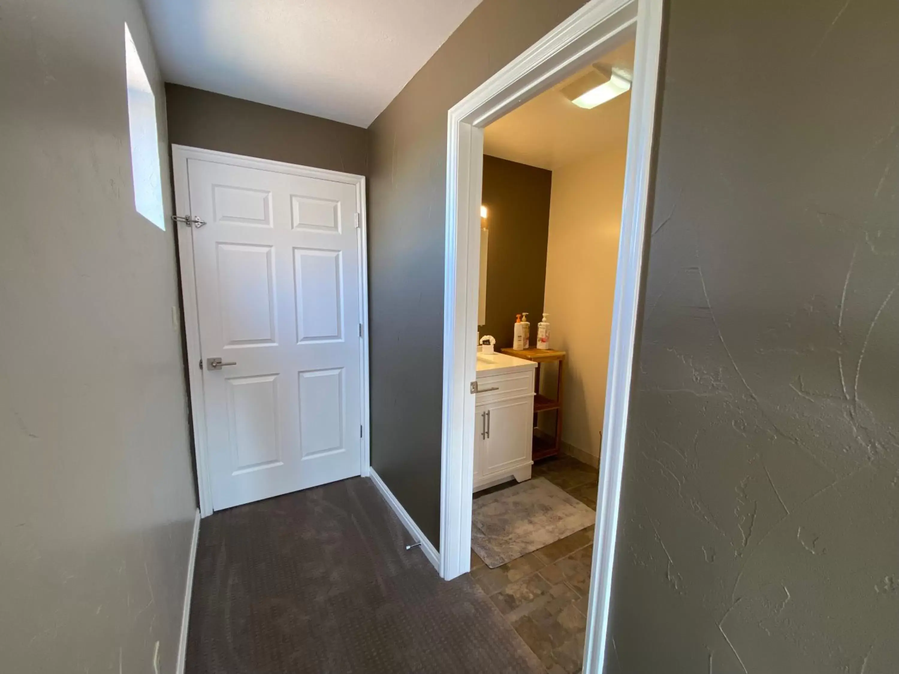 Bathroom in SkyRidge Inn