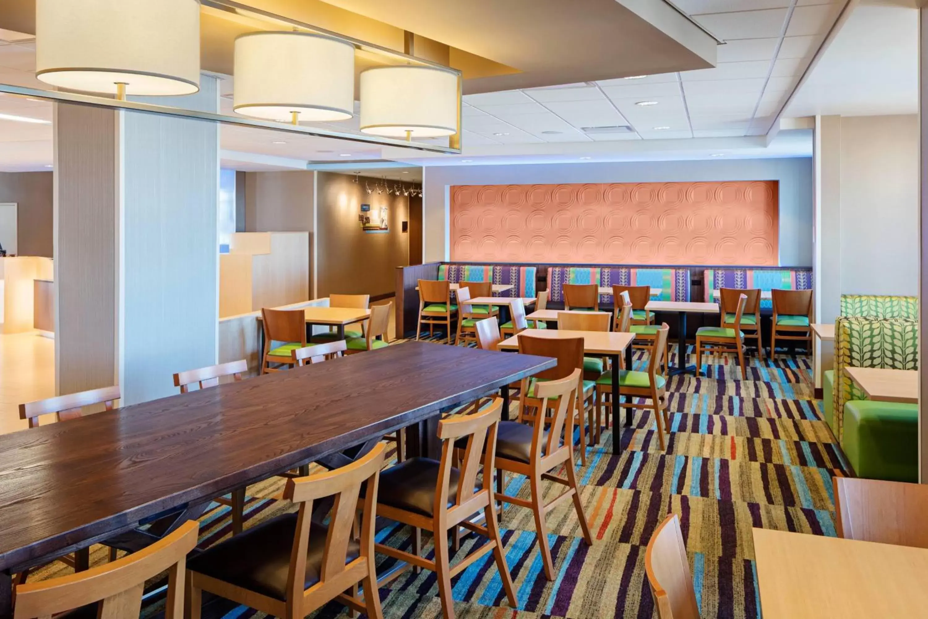Breakfast, Restaurant/Places to Eat in Fairfield Inn & Suites by Marriott North Bergen