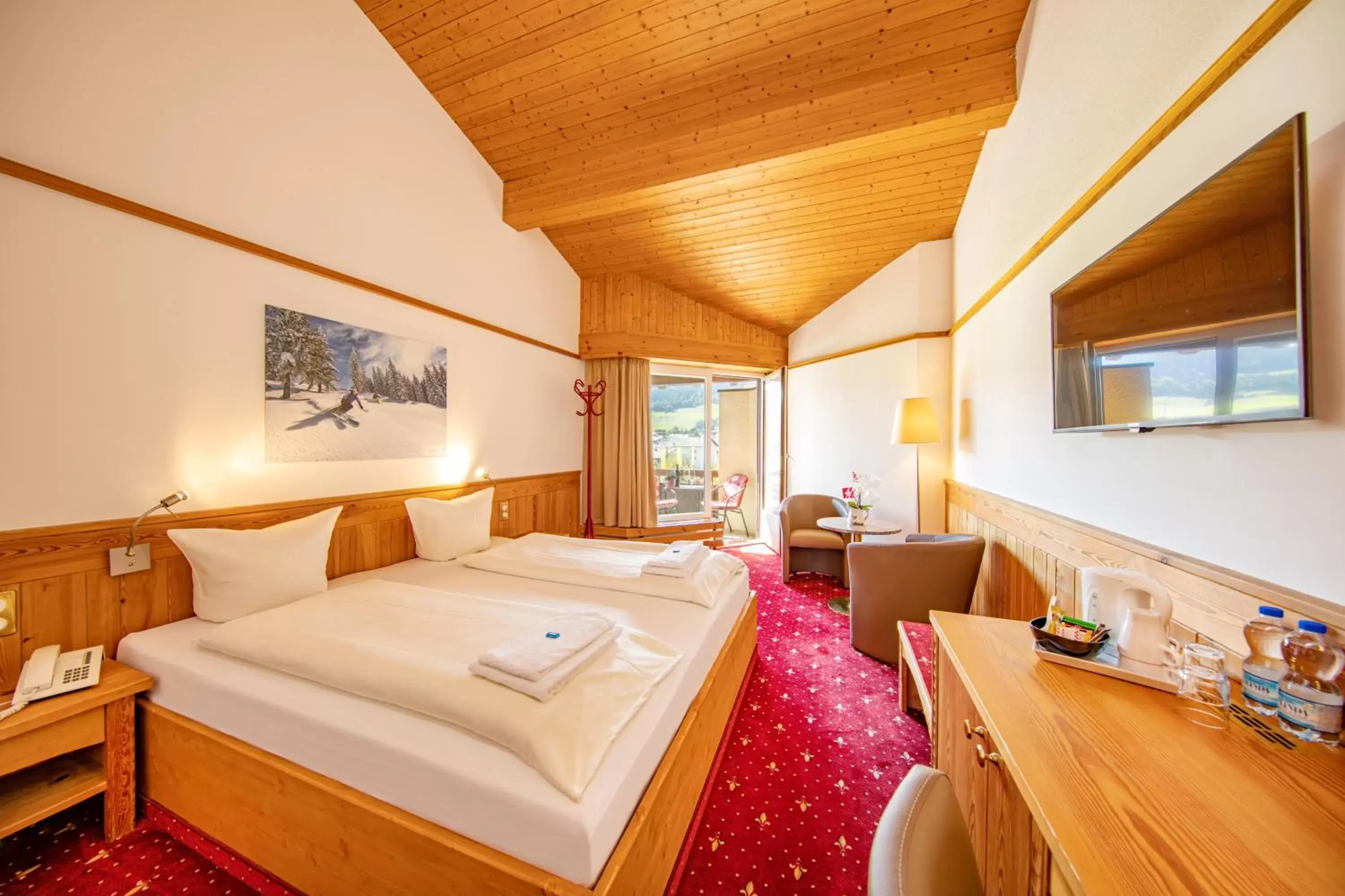 Photo of the whole room in T3 Alpenhotel Flims