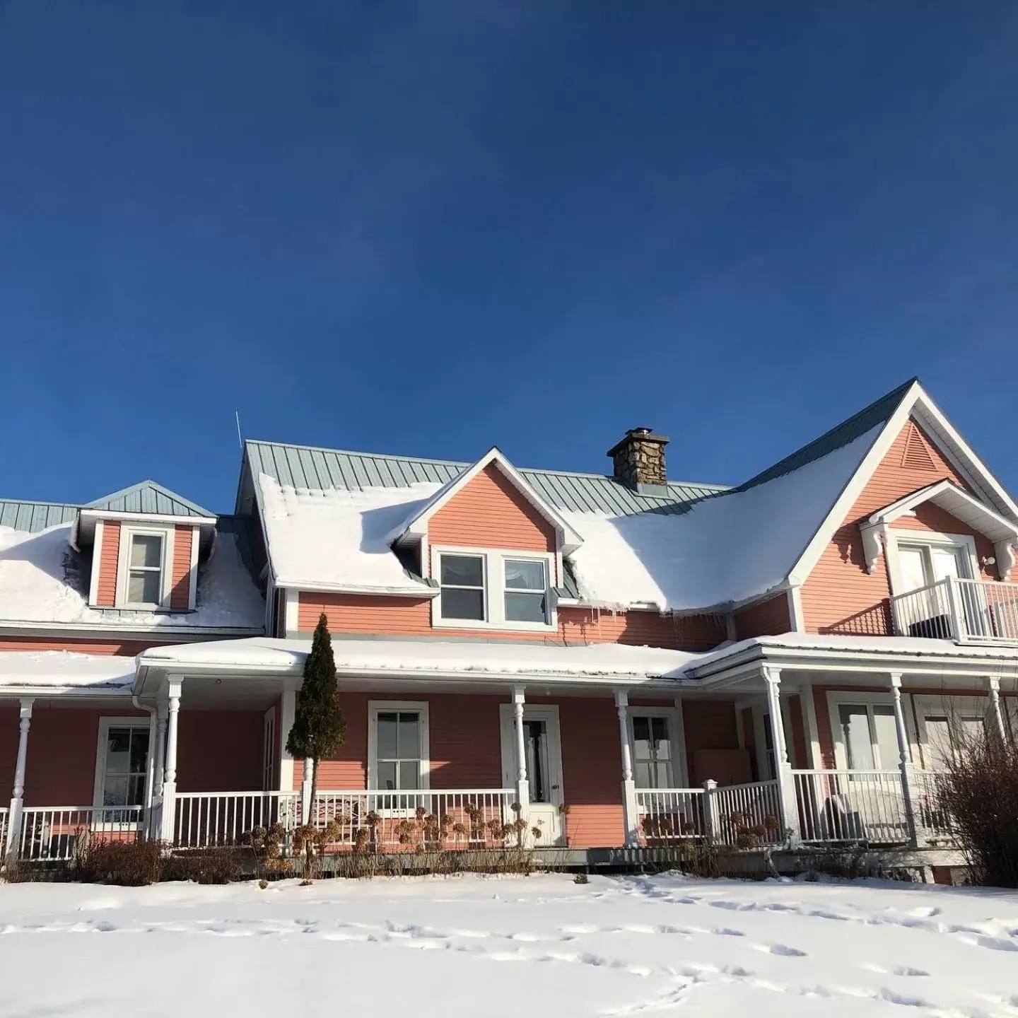 Property building, Winter in Auberge Le Tricorne