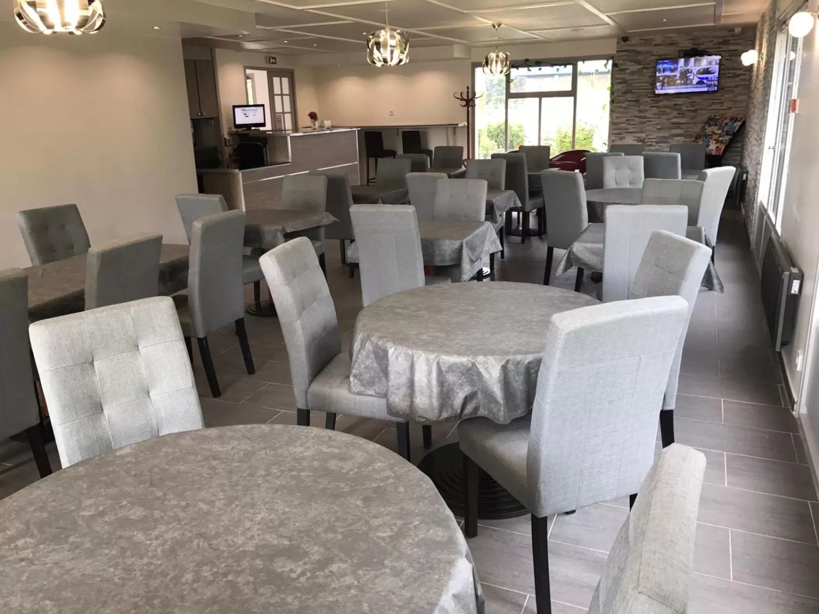 Restaurant/places to eat in Kyriad Cambrai