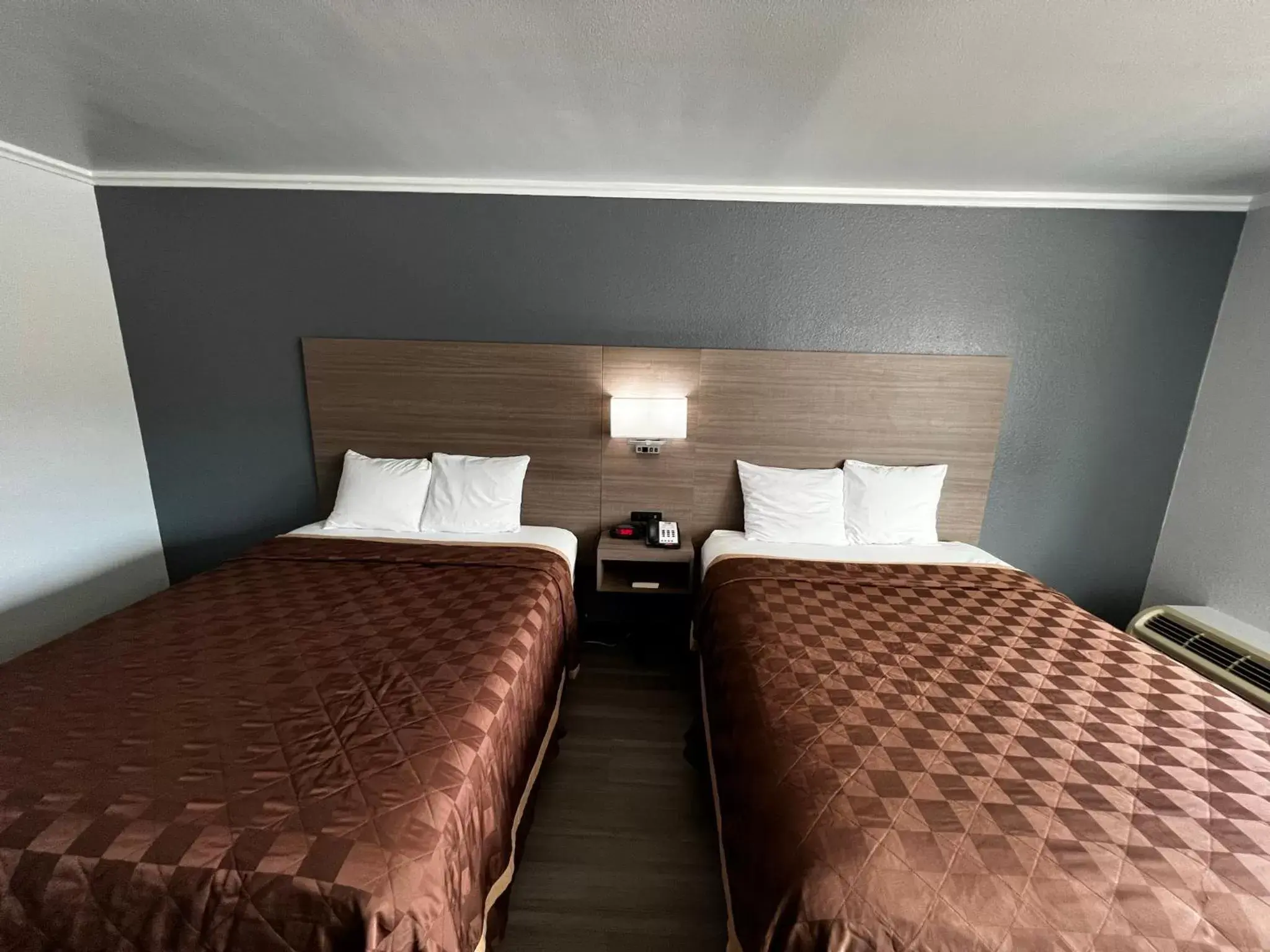 Bed in Super 8 by Wyndham Fort Worth Entertainment District