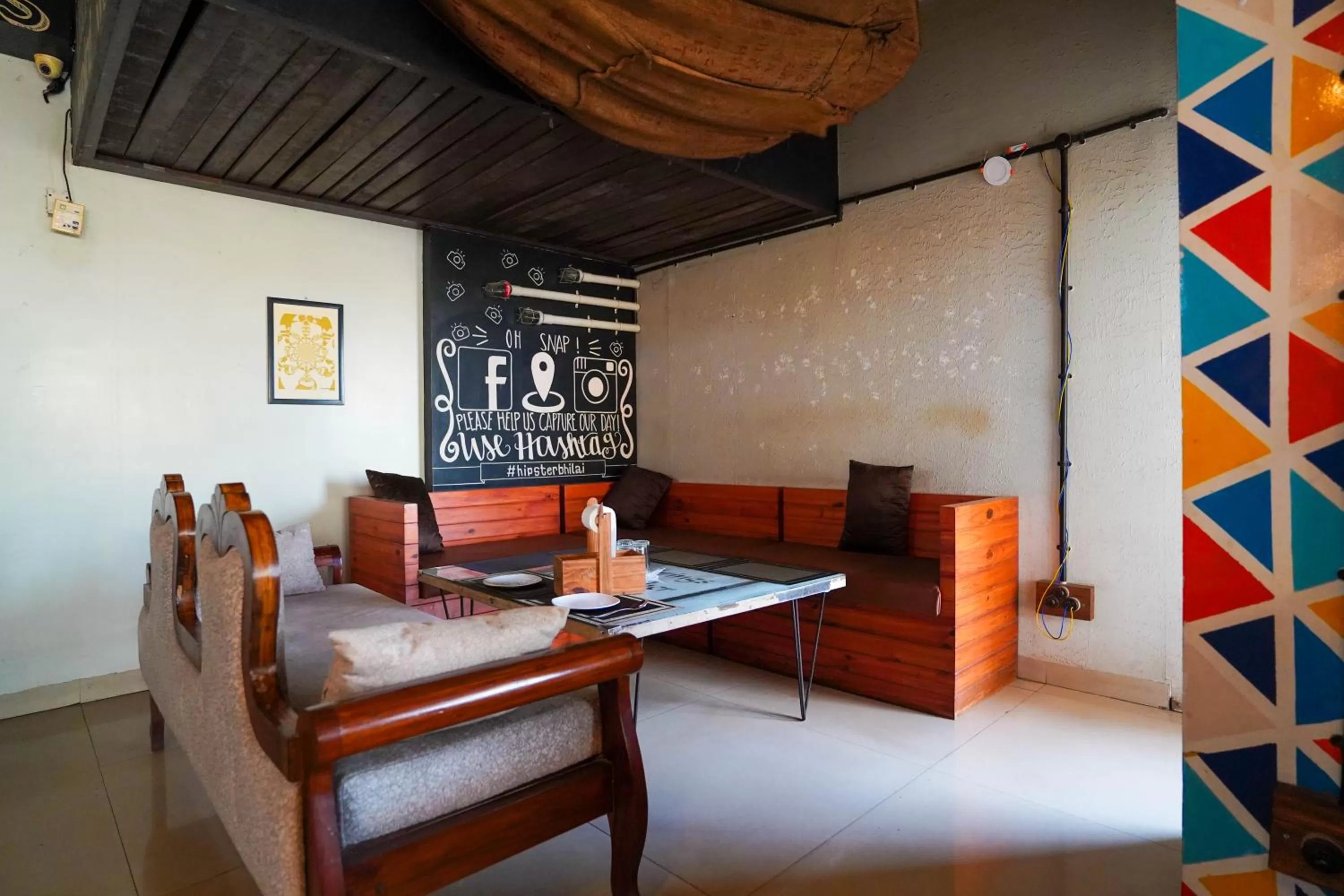 Restaurant/places to eat in Hotel Floret Inn